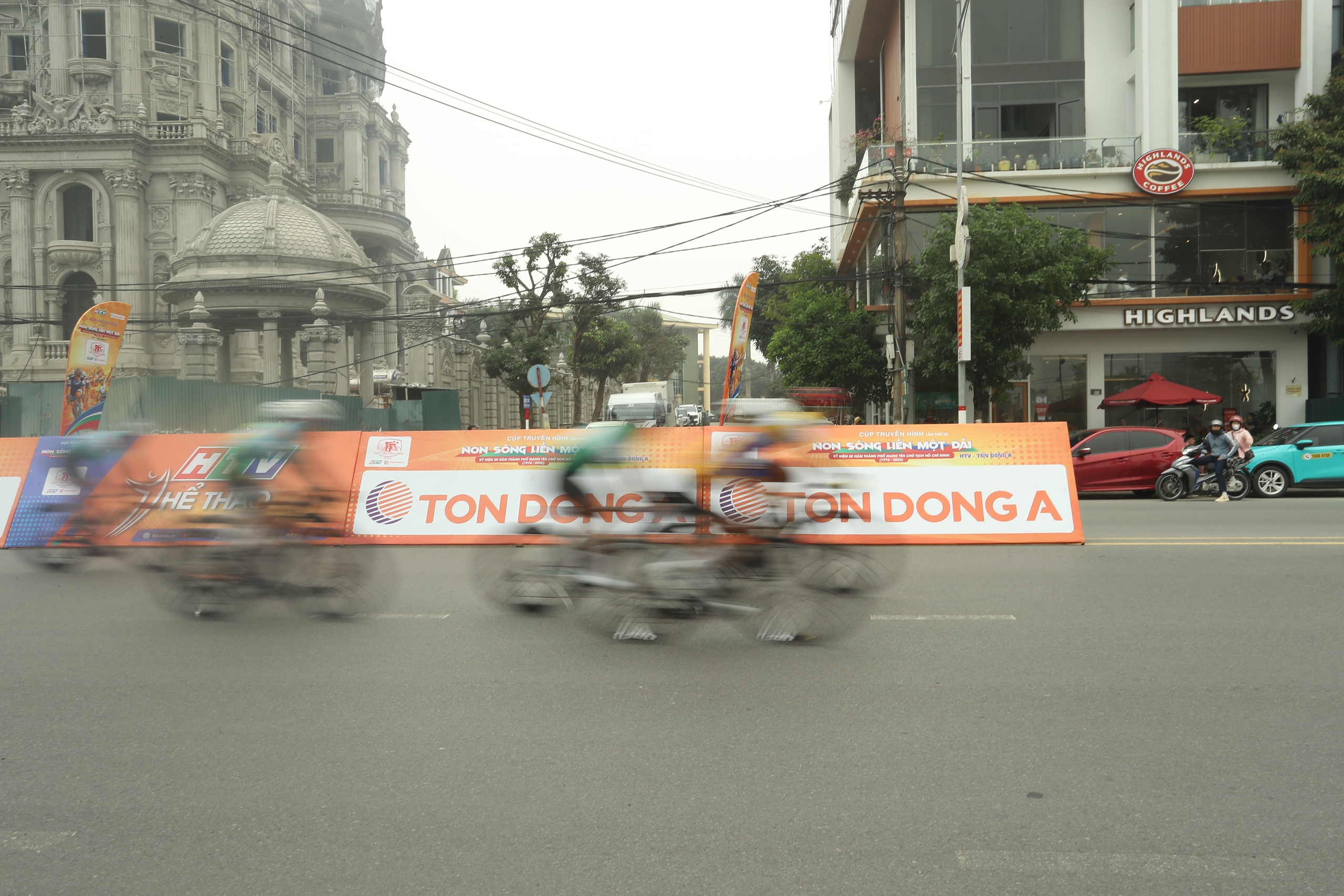 Sergei Kulikov thắng chặng mở m&agrave;n, Xu&acirc;n Lộc gi&agrave;nh &aacute;o cam - Ảnh 8.