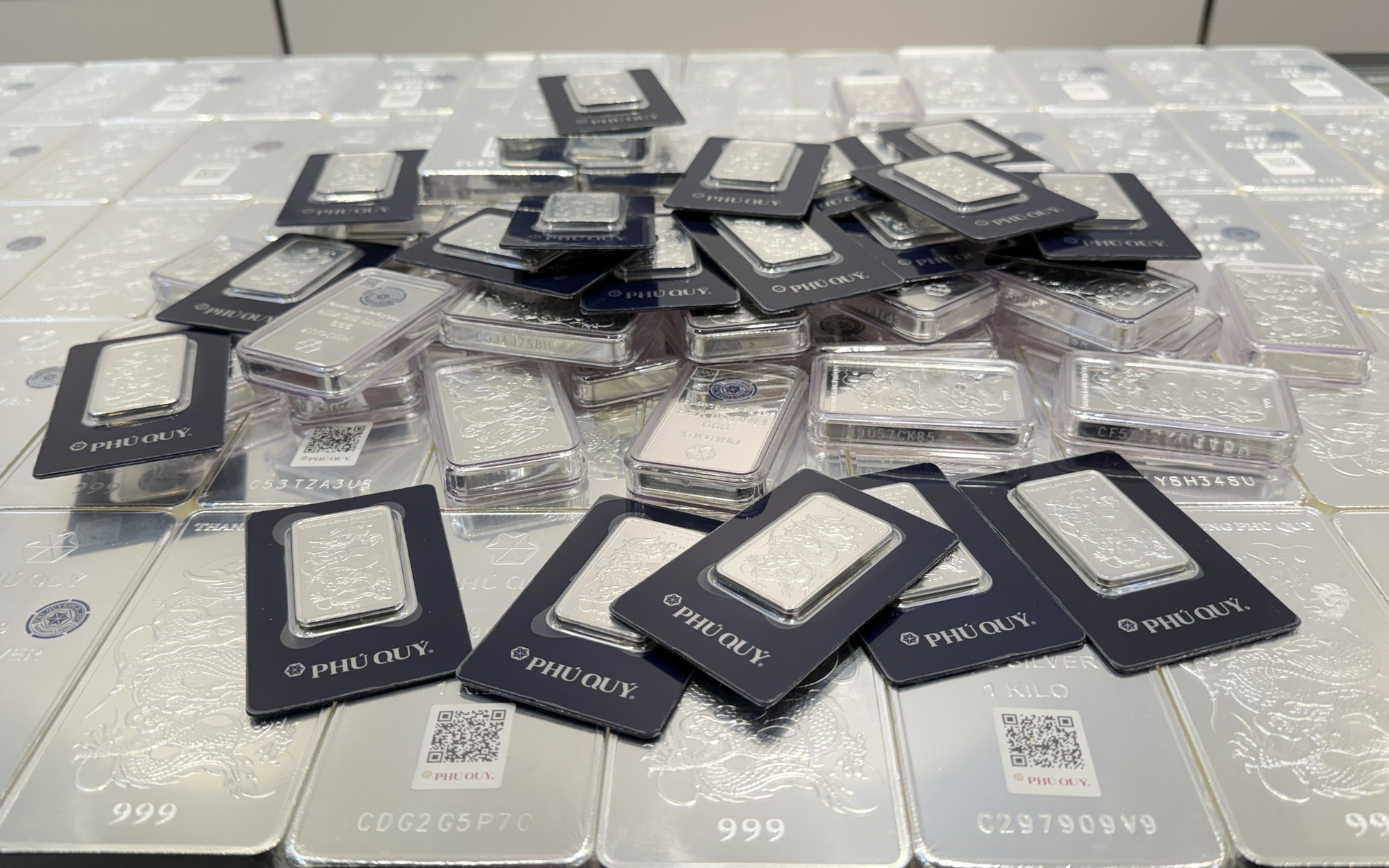 Giá bạc hôm nay 6 - 4: Giảm mạnh , bạc Phú Qúy , Ancarat quanh 2 , 8 triệu đồng / lượng - Ảnh 1. Giá bạc hôm nay 6 - 4: Giảm mạnh , bạc Phú Qúy , Ancarat quanh 2 , 8 triệu đồng / lượng - Ảnh 1.