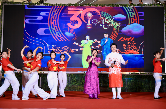 Gala "&Acirc;m nhạc v&agrave; c&agrave; ph&ecirc;": Khi Mai V&agrave;ng bước ra đời sống đ&ocirc; thị - Ảnh 1.