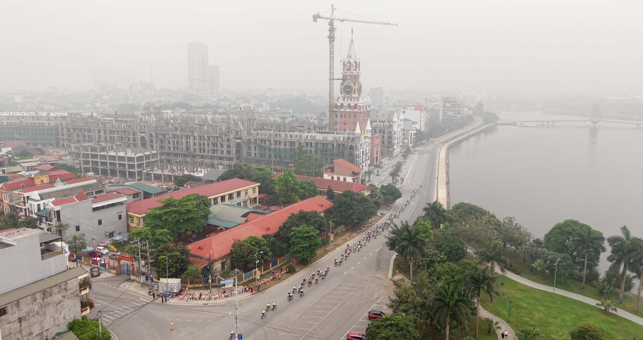 Sergei Kulikov thắng chặng mở m&agrave;n, Xu&acirc;n Lộc gi&agrave;nh &aacute;o cam - Ảnh 4.