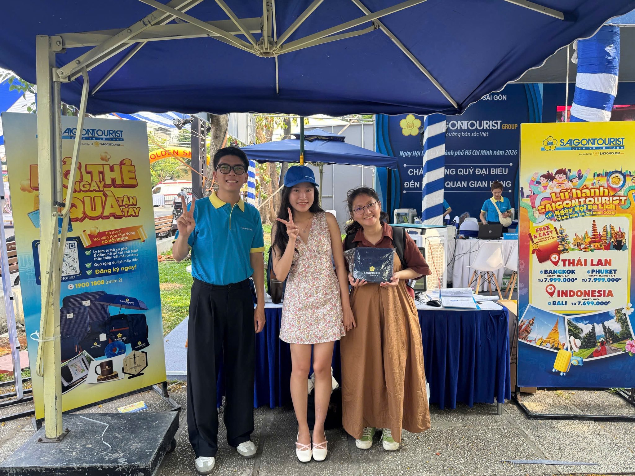 Người d&acirc;n nhộn nhịp đi săn tour du lịch ưu đ&atilde;i dịp 30-4 tại ng&agrave;y hội ở TPHCM - Ảnh 6.