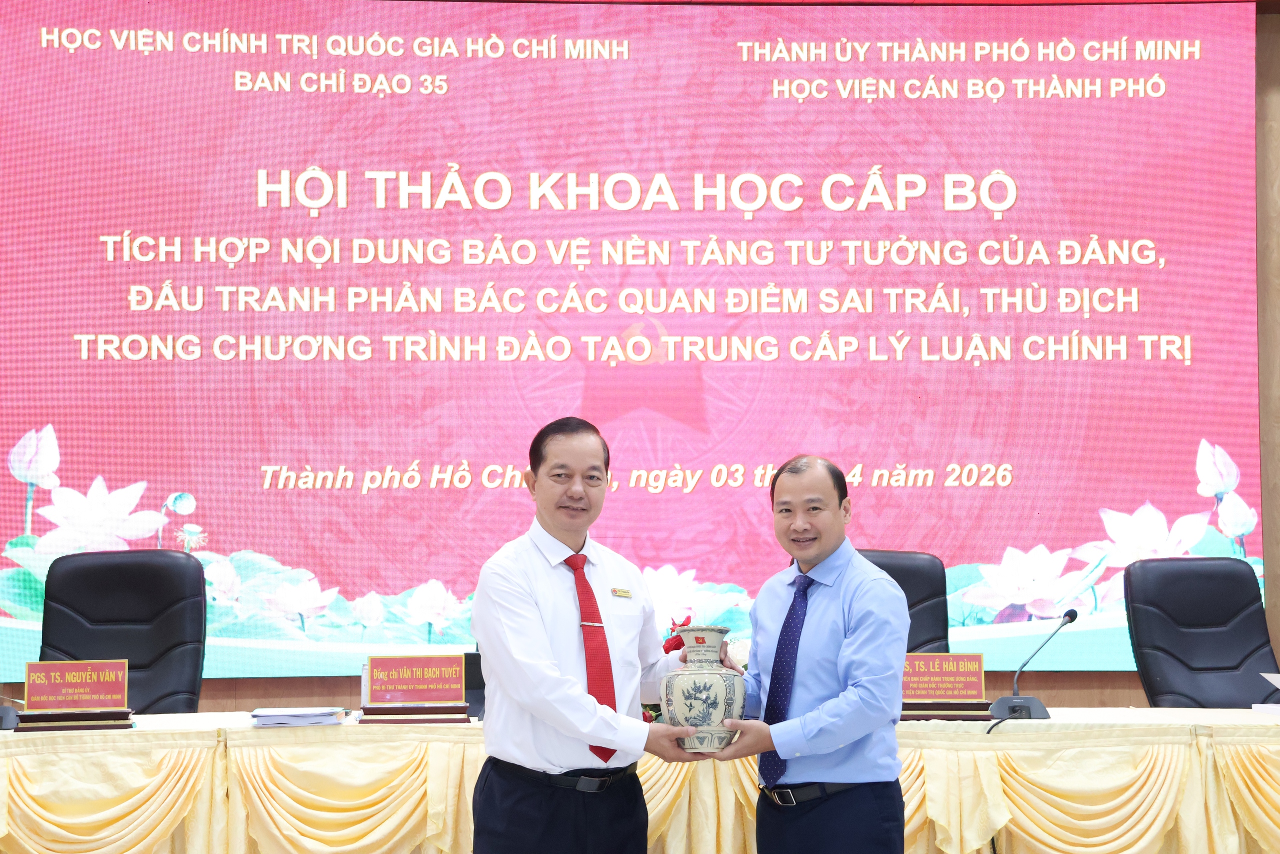Th&ocirc;ng tin tr&aacute;i chiều tại TPHCM cần phản b&aacute;c kịp thời để bảo vệ nền tảng tư tưởng - Ảnh 9.