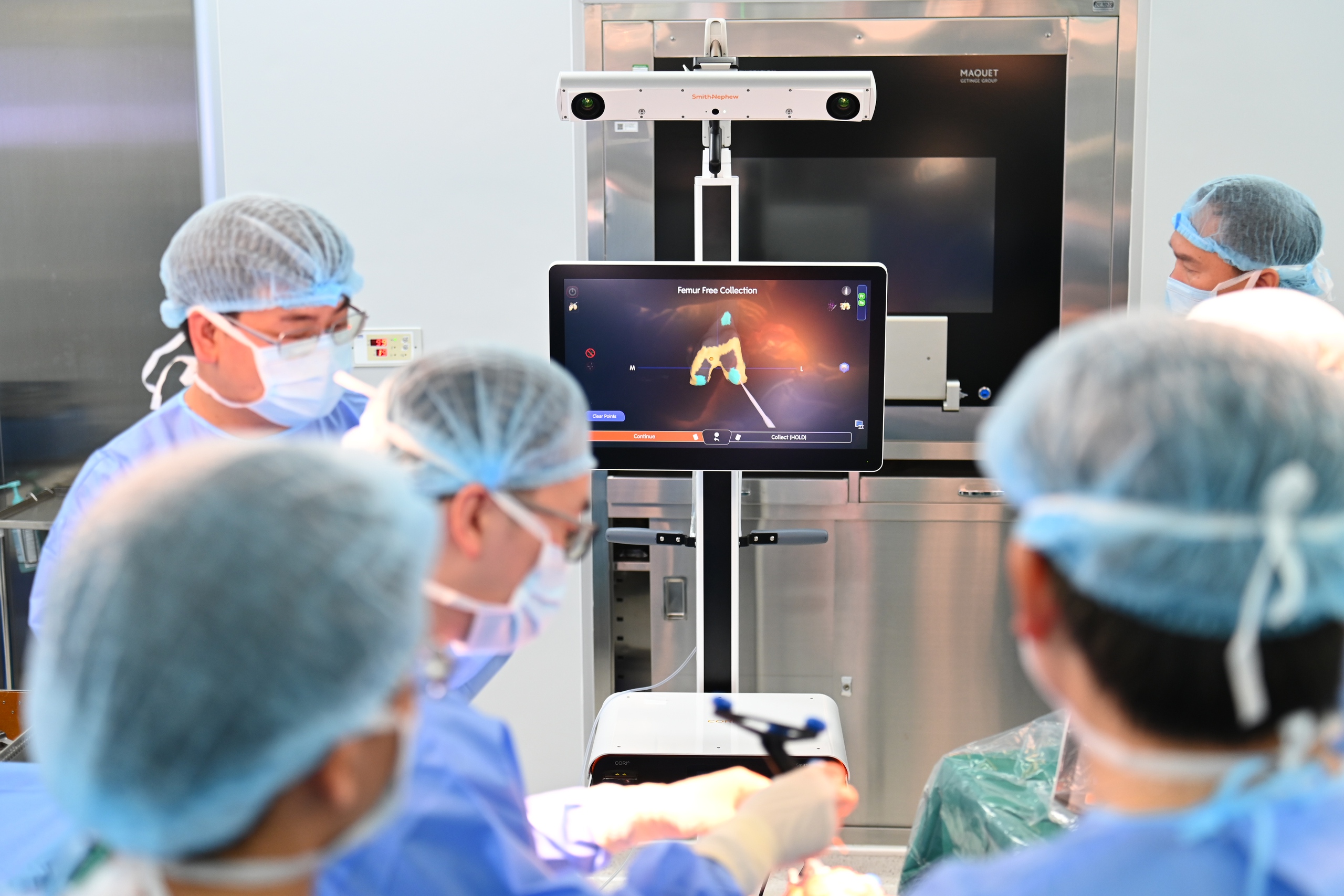 Lần đầu tại miền Trung: Thay khớp gối bằng robot, bệnh nhân tập đi ngay sau mổ - Ảnh 2.