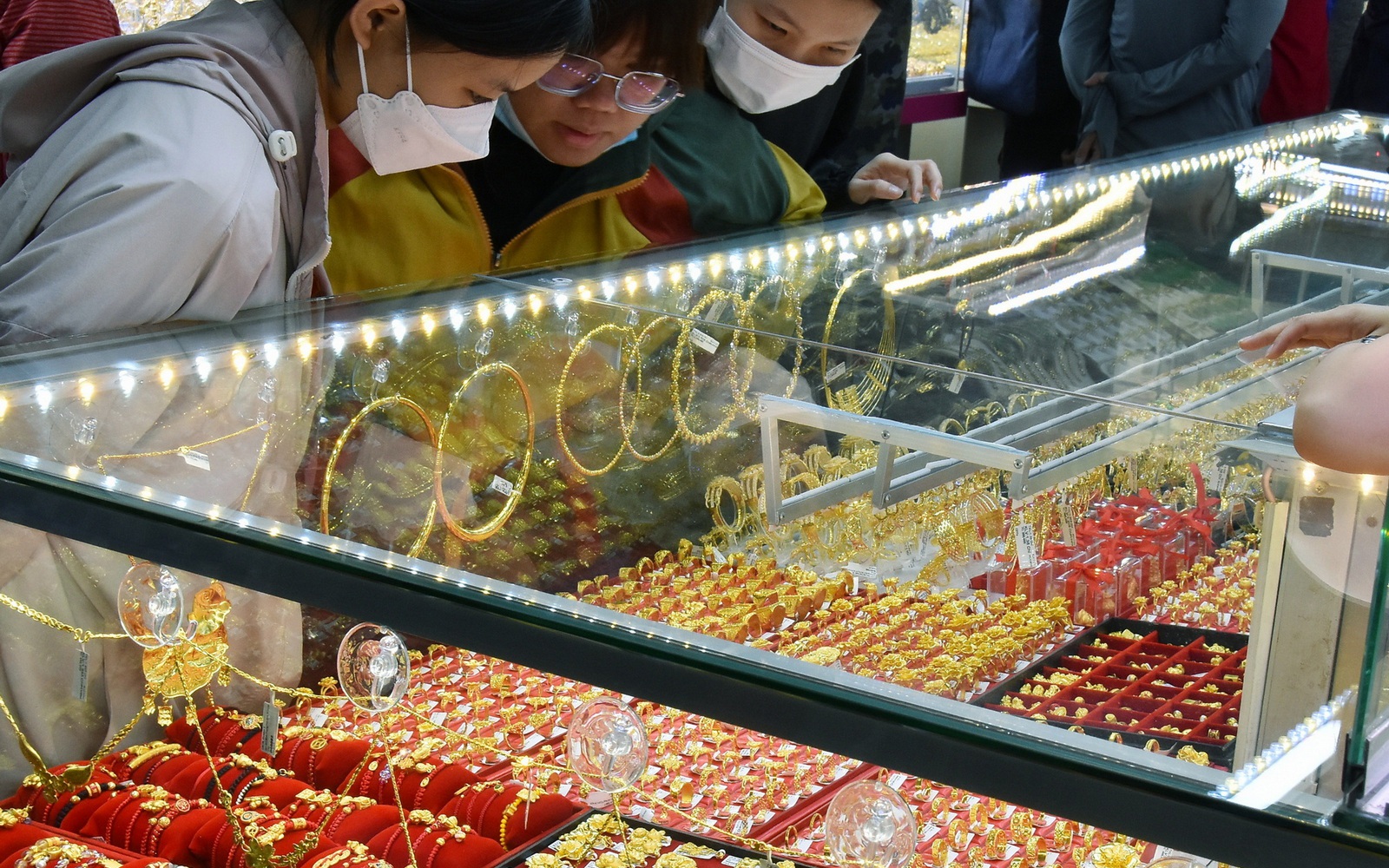 Gi&aacute; v&agrave;ng SJC tăng trở lại ng&agrave;y 6 - 4 v&agrave; th&ocirc;ng b&aacute;o quan trọng từ SJC - Ảnh 1.