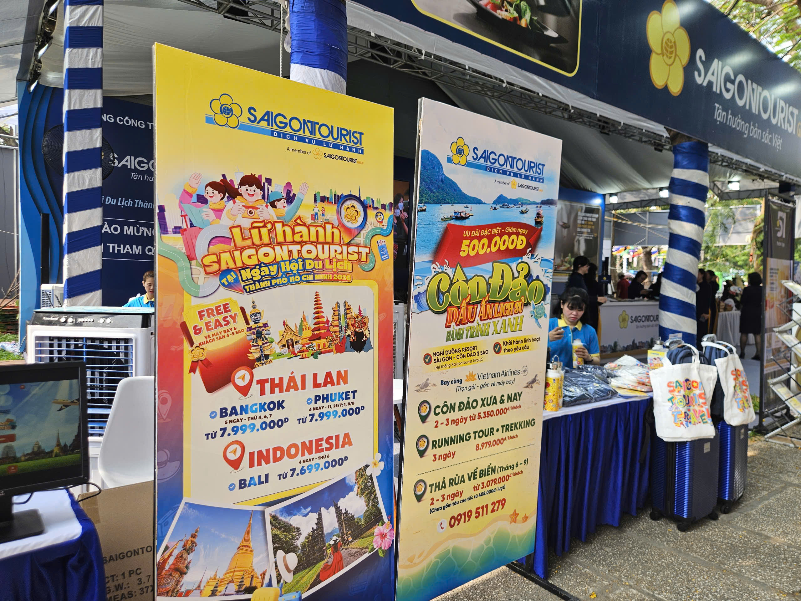 Người d&acirc;n nhộn nhịp đi săn tour du lịch ưu đ&atilde;i dịp 30-4 tại ng&agrave;y hội ở TPHCM - Ảnh 5.