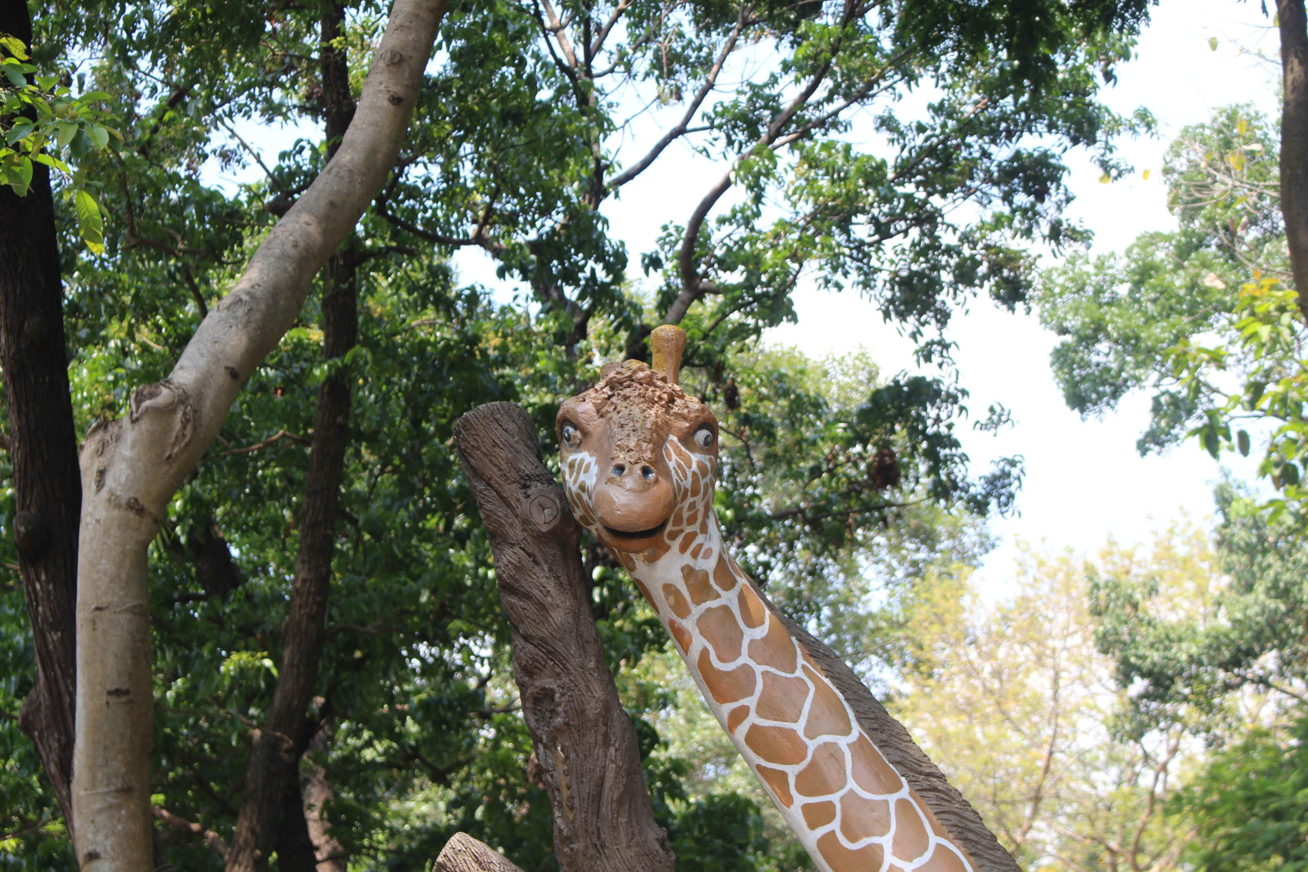 Thảo Cầm Viên Sài Gòn khuyến cáo sau trào lưu leo tượng chụp ảnh - Ảnh 5.