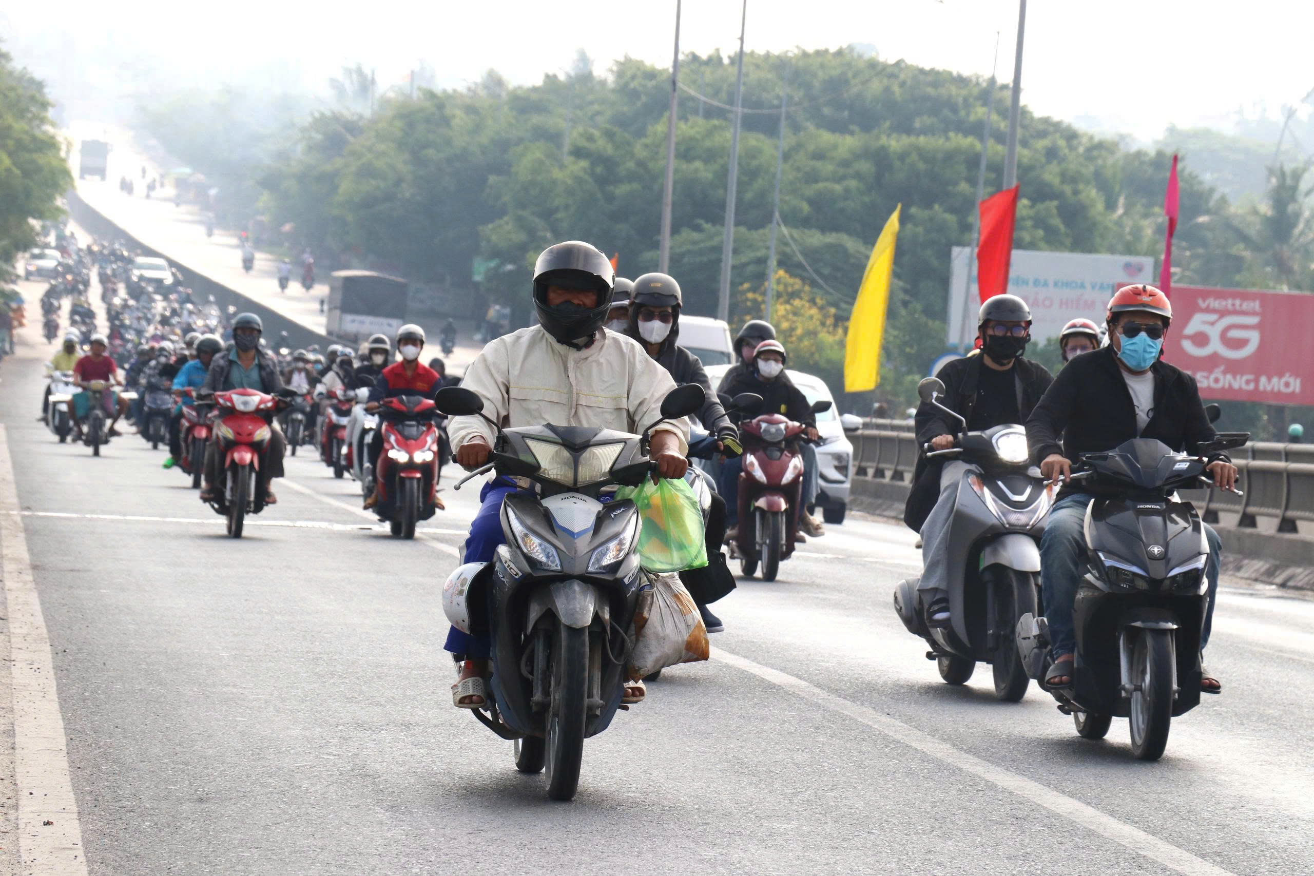 Dòng người từ TPHCM đổ về miền Tây nghỉ lễ 30-4, nhiều tuyến đường ở Tây Ninh quá tải - Ảnh 12.