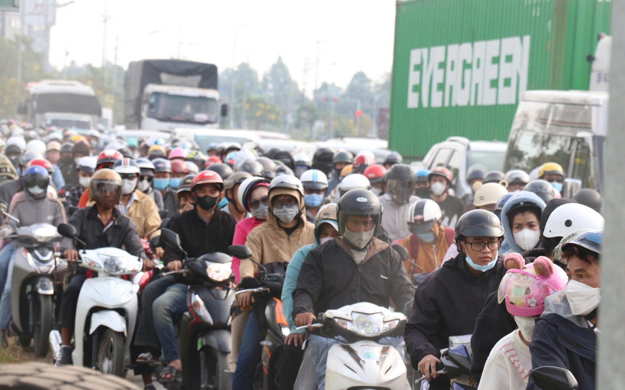 TPHCM kiểm tra nh&agrave; xe tăng gi&aacute; v&eacute; bất thường trong dịp lễ 30-4, 1-5 - Ảnh 2.