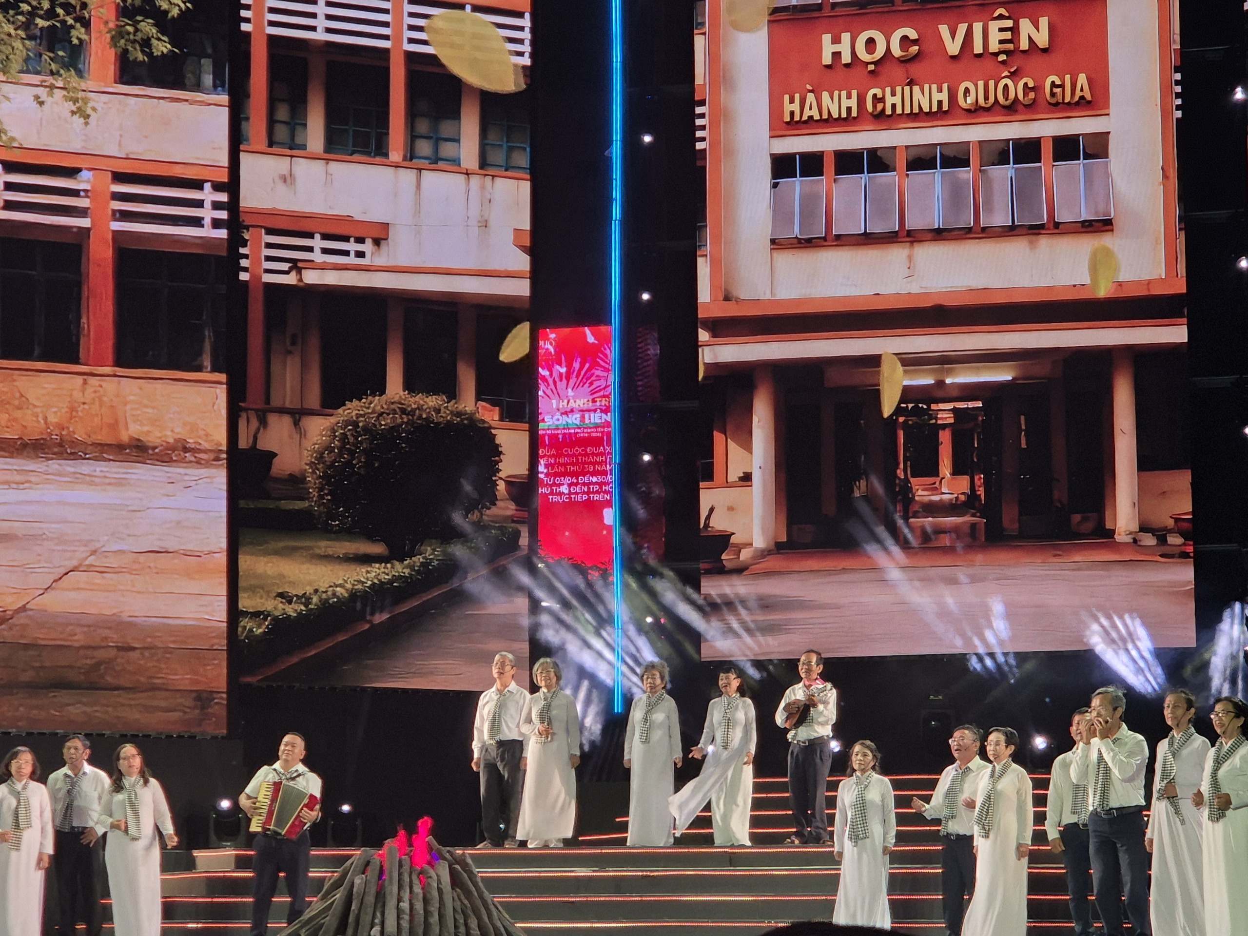 Hiền Thục, Võ Hạ Trâm, Đan Trường… khuấy động đường đi bộ Nguyễn Huệ - Ảnh 13.