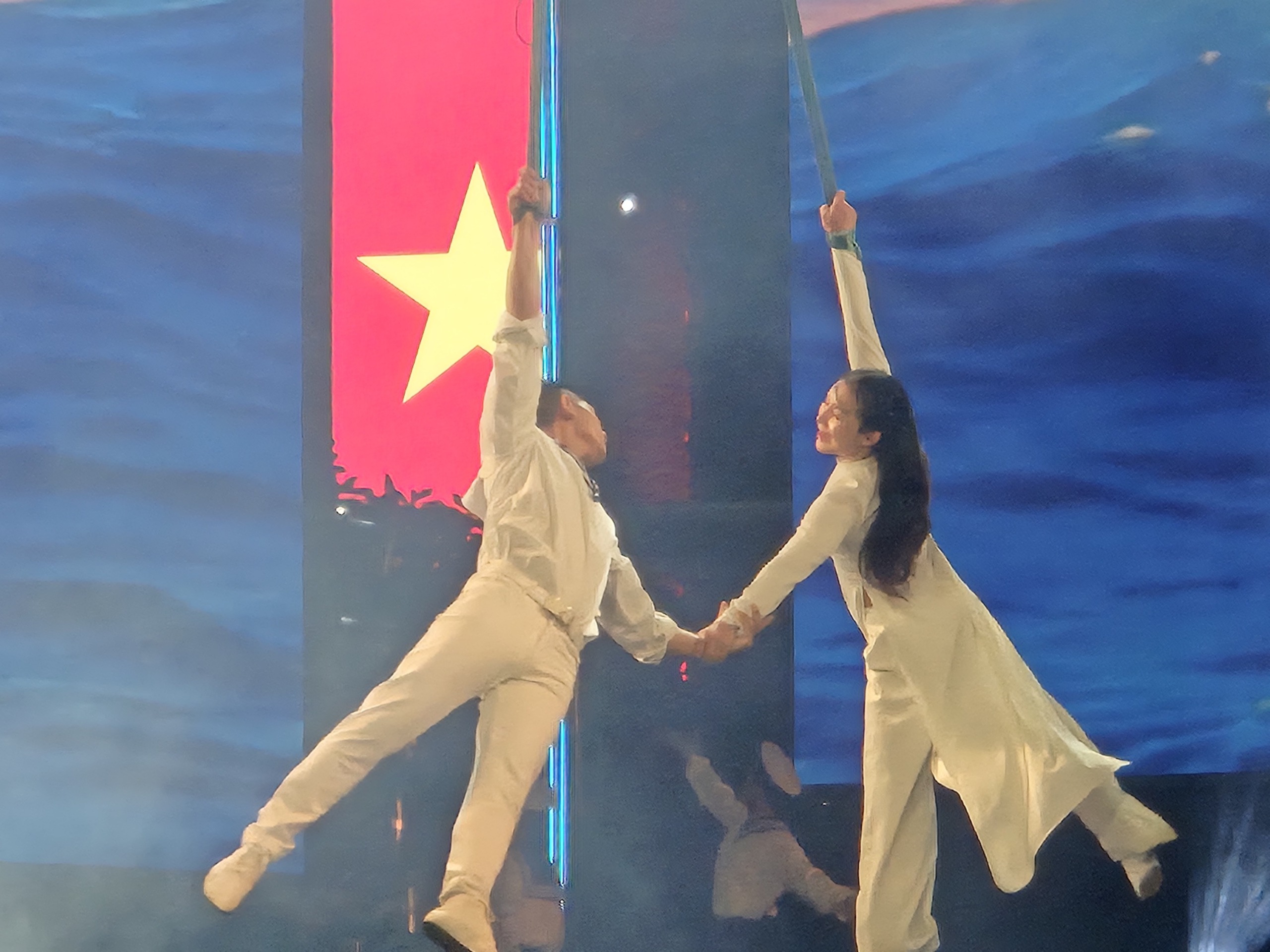 Hiền Thục, Võ Hạ Trâm, Đan Trường… khuấy động đường đi bộ Nguyễn Huệ - Ảnh 22.
