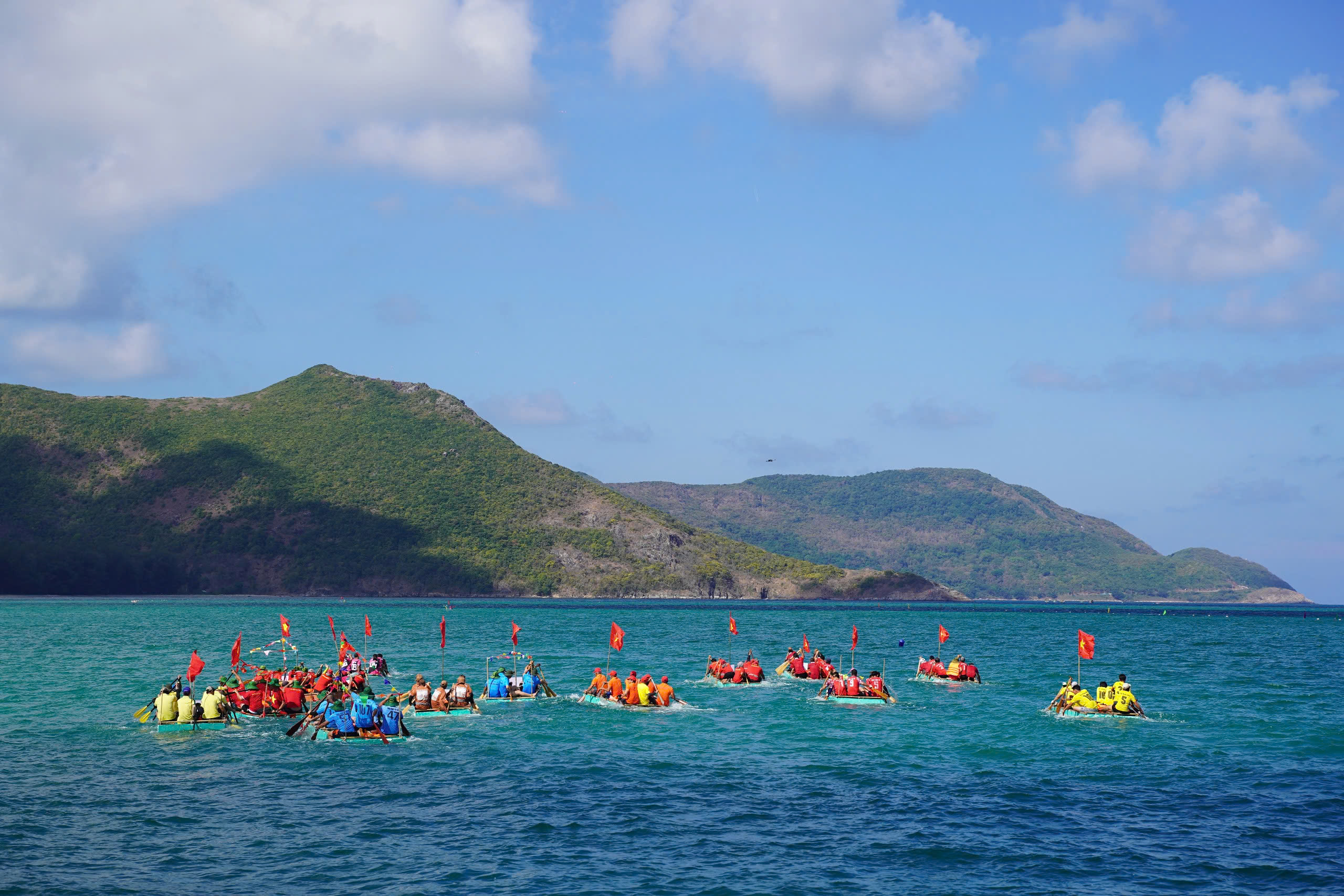 T&aacute;i hiện h&agrave;nh tr&igrave;nh "kết b&egrave; vượt ngục" qua hội đua b&egrave; C&ocirc;n Đảo - Ảnh 6.