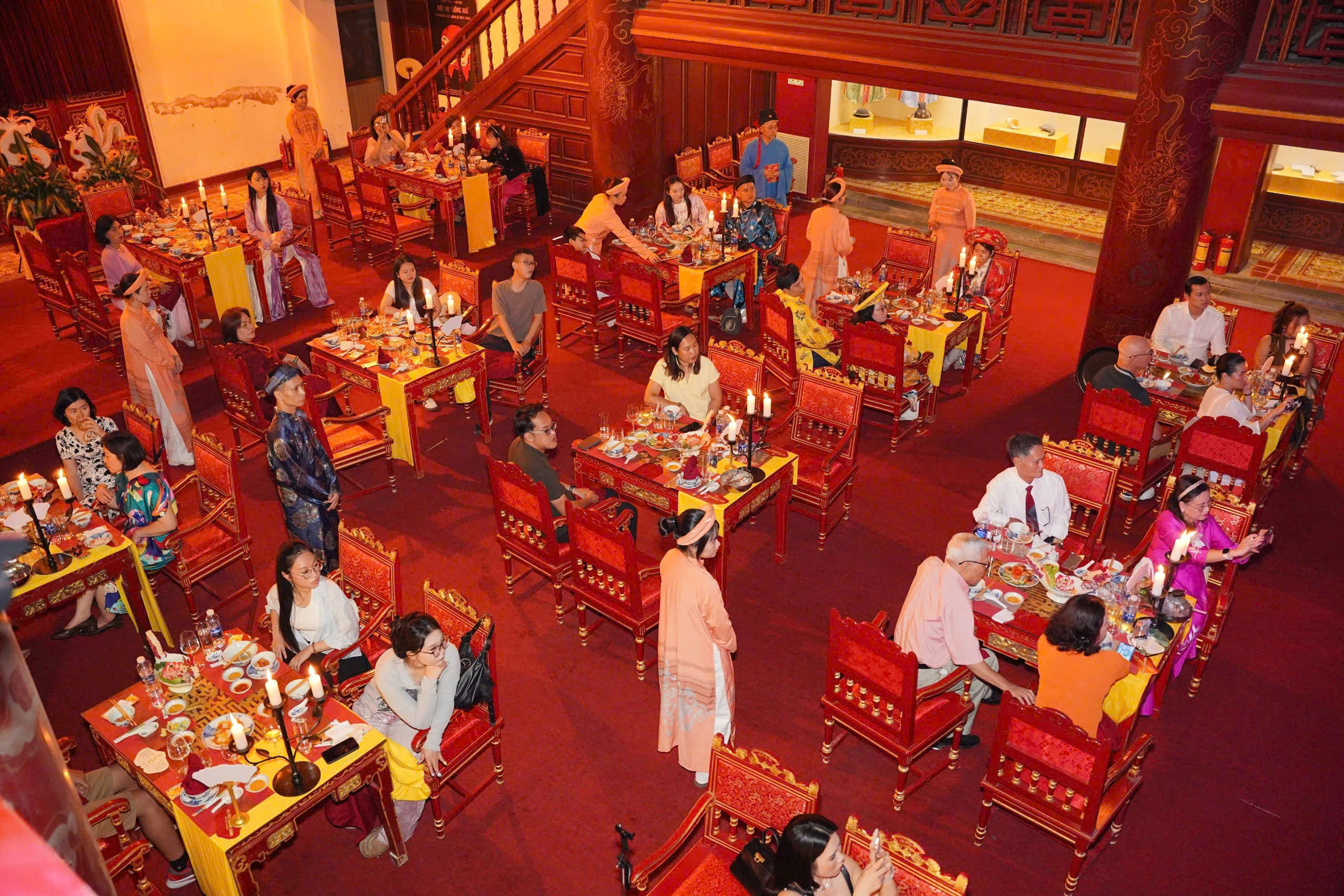C&oacute; g&igrave; trong bữa ăn "Dạ tiệc ho&agrave;ng cung" với gi&aacute; 1,7 triệu đồng mỗi người? - Ảnh 13.