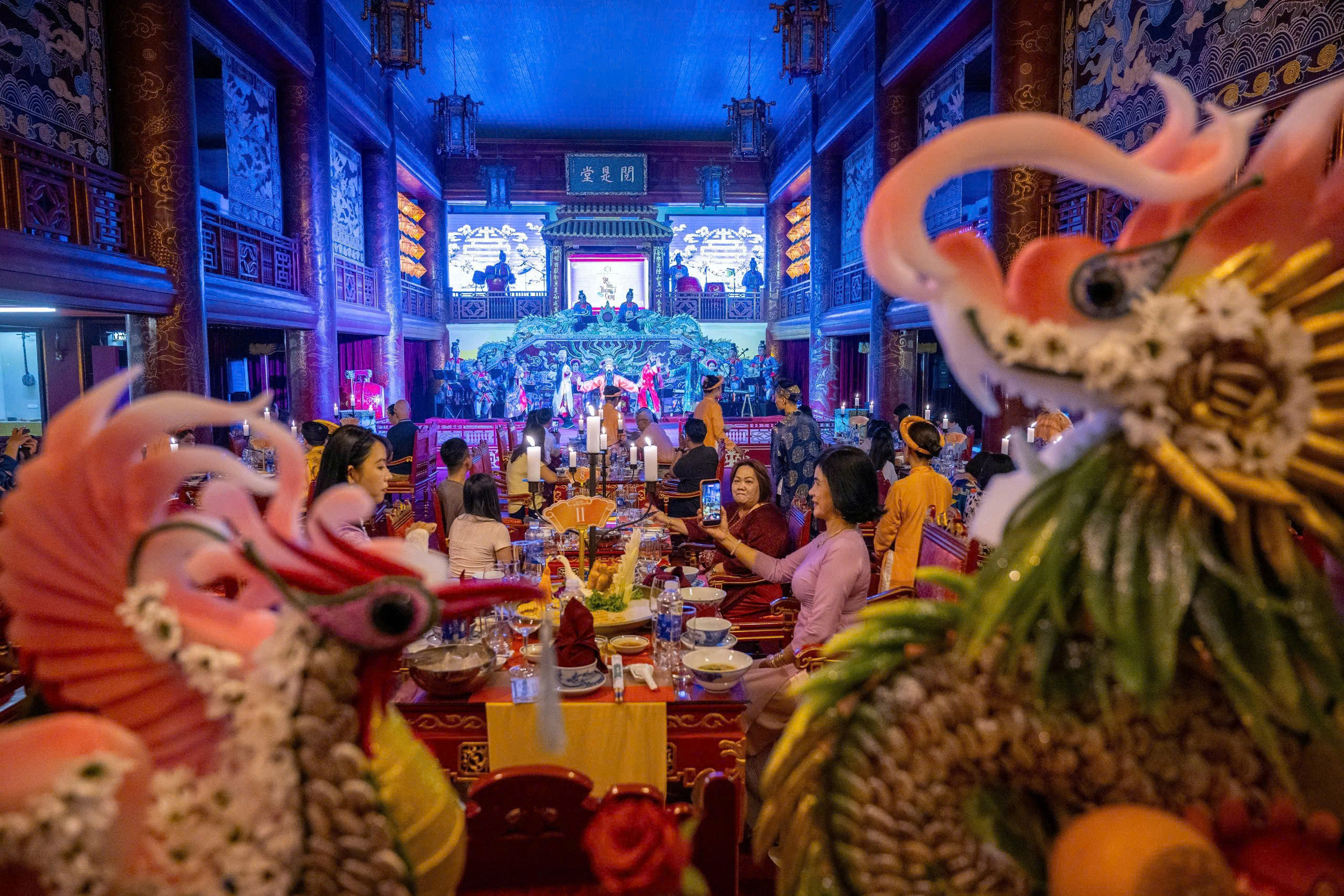 C&oacute; g&igrave; trong bữa ăn "Dạ tiệc ho&agrave;ng cung" với gi&aacute; 1,7 triệu đồng mỗi người? - Ảnh 3.