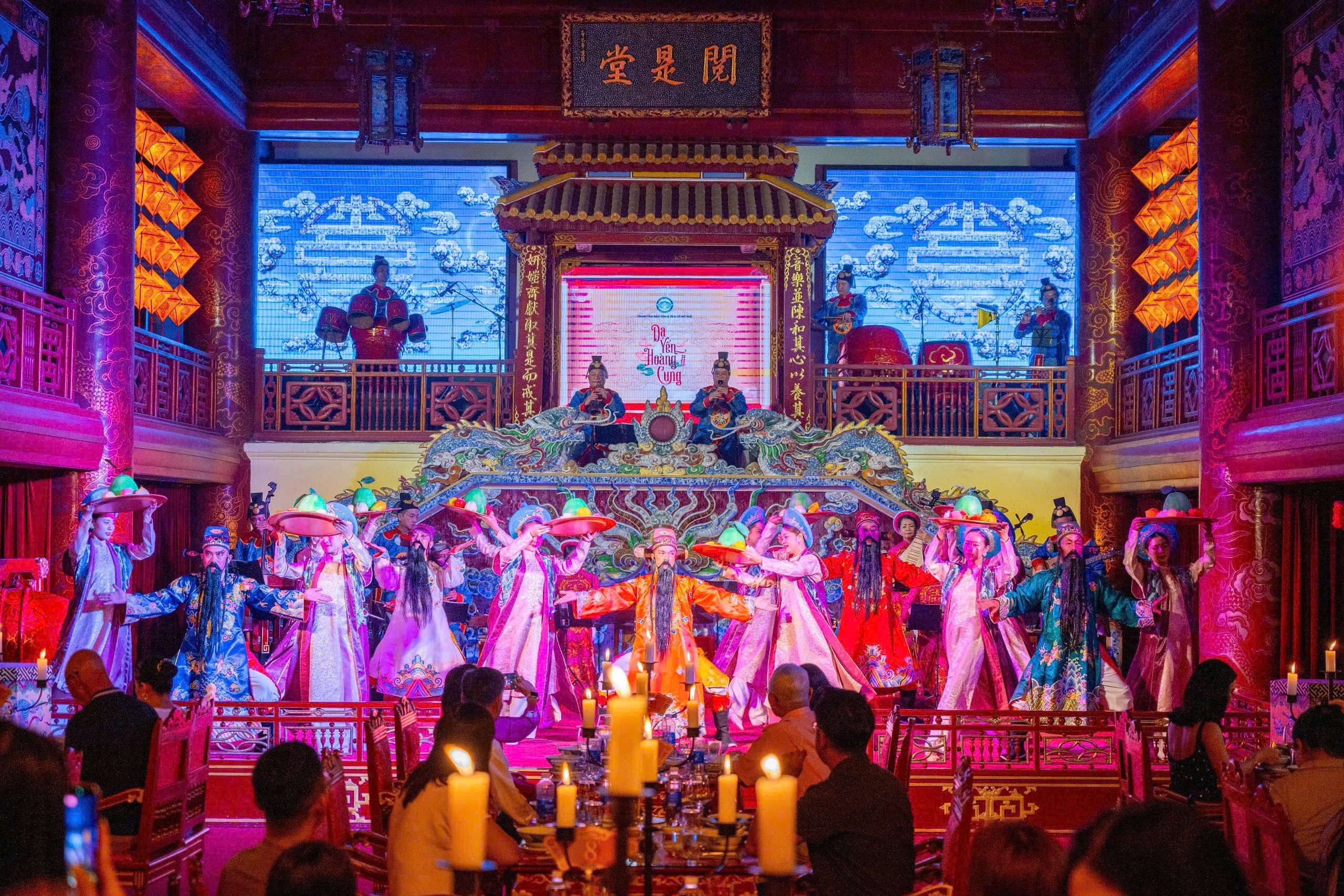 C&oacute; g&igrave; trong bữa ăn "Dạ tiệc ho&agrave;ng cung" với gi&aacute; 1,7 triệu đồng mỗi người? - Ảnh 1.