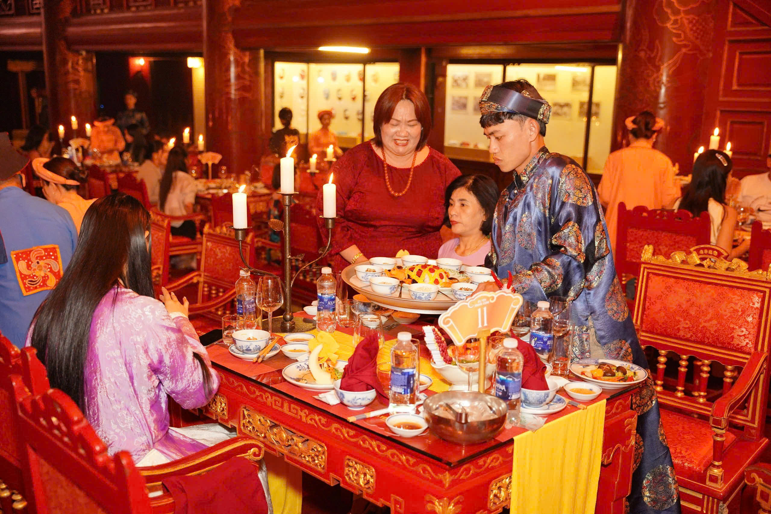 C&oacute; g&igrave; trong bữa ăn "Dạ tiệc ho&agrave;ng cung" với gi&aacute; 1,7 triệu đồng mỗi người? - Ảnh 7.