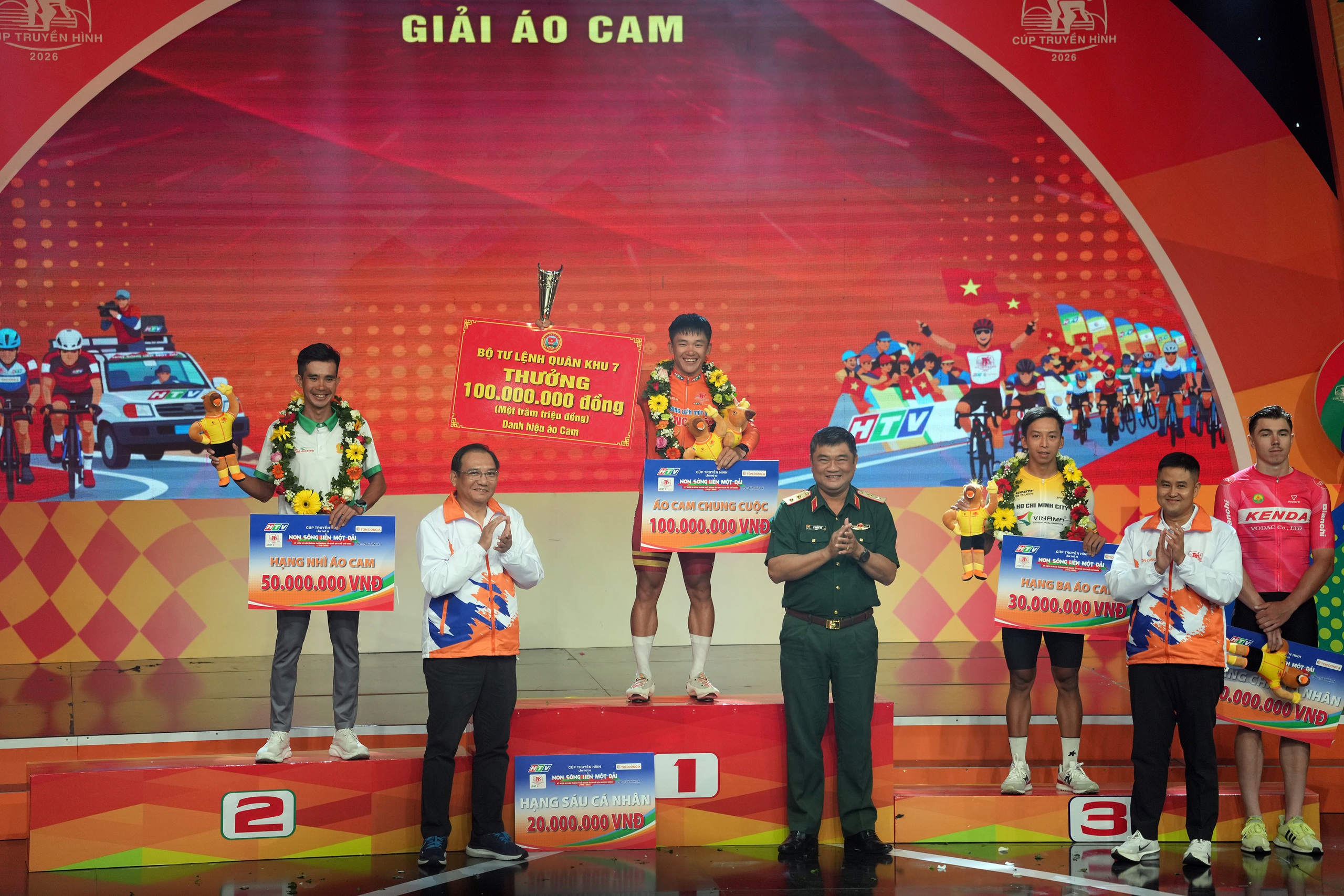 Marchuk Dzianis thắng chặng cuối, xe đạp TP HCM "ẵm" c&uacute; ăn ba   - Ảnh 8.