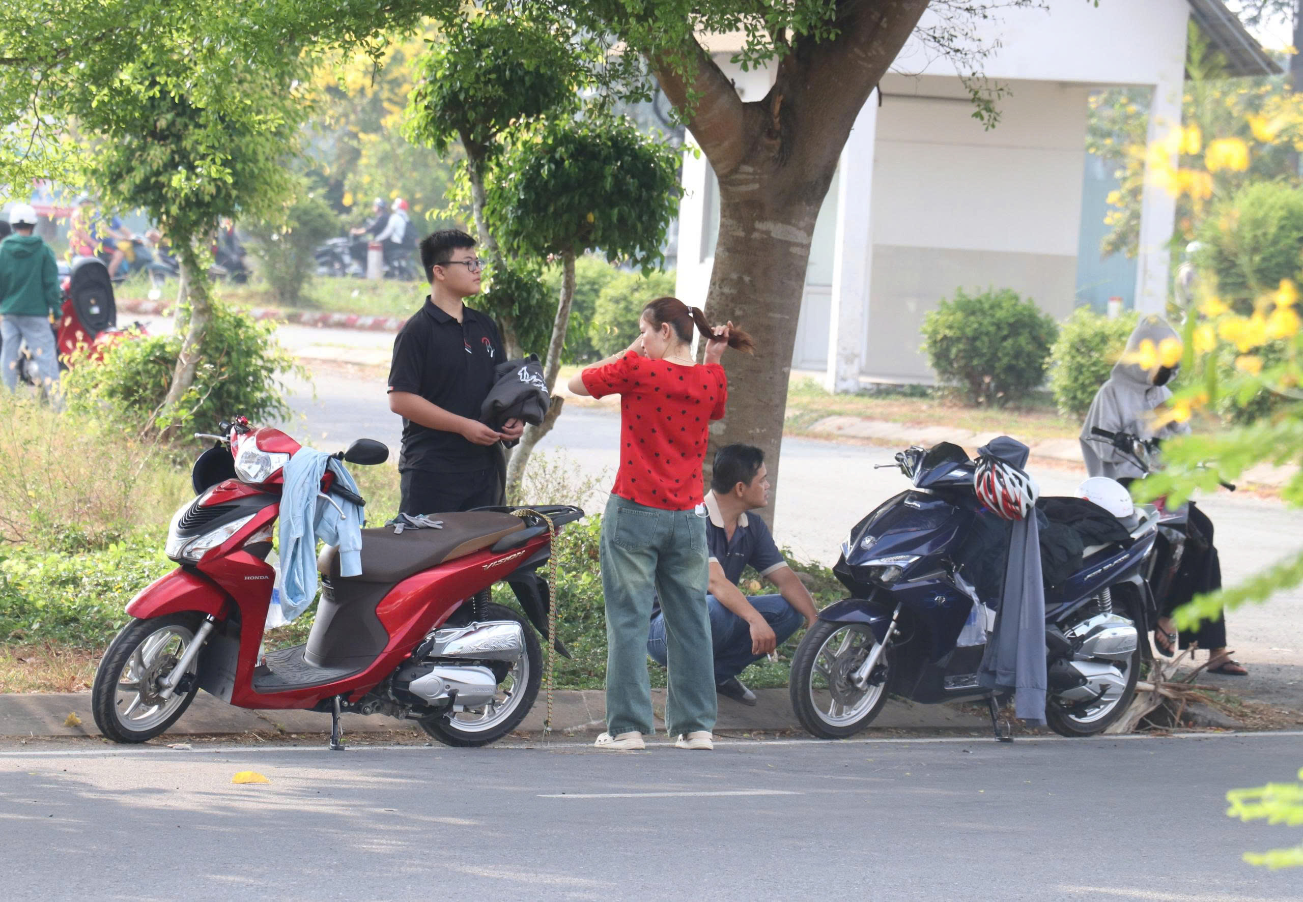 Dòng người từ TPHCM đổ về miền Tây nghỉ lễ 30-4, nhiều tuyến đường ở Tây Ninh quá tải - Ảnh 2.