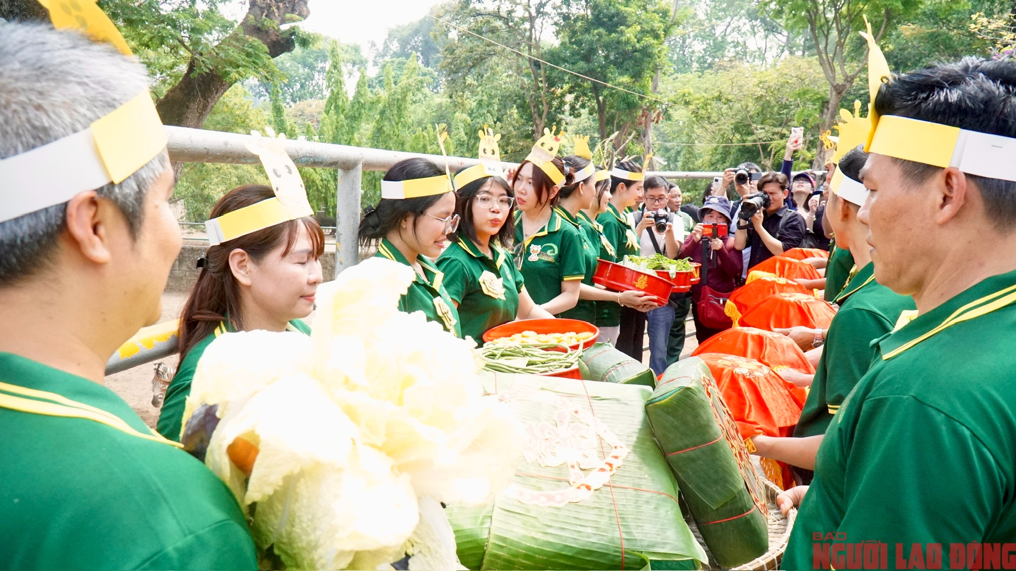Lễ cưới lạ: Hươu cao cổ "rước d&acirc;u" tại Thảo Cầm Vi&ecirc;n S&agrave;i G&ograve;n - Ảnh 3.