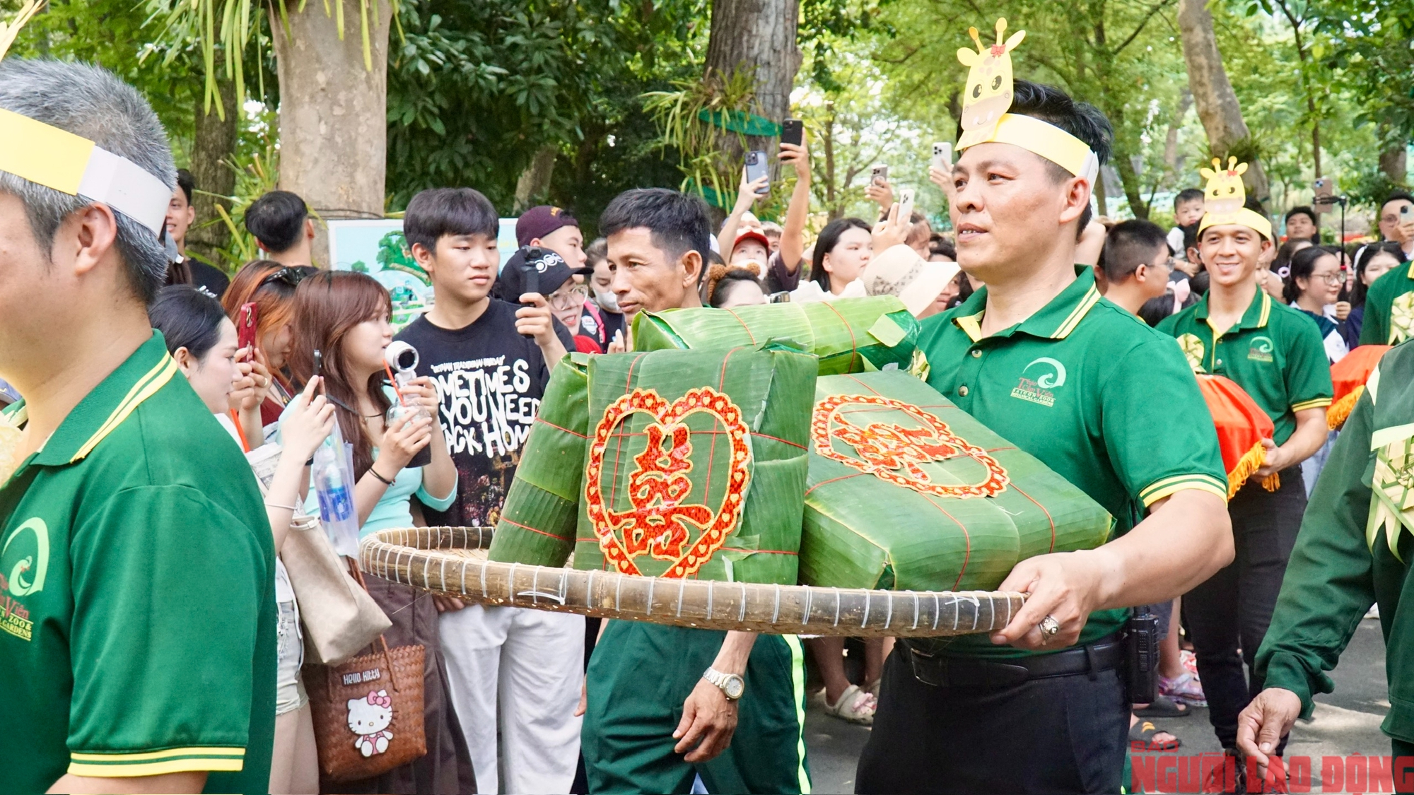 Lễ cưới lạ: Hươu cao cổ "rước d&acirc;u" tại Thảo Cầm Vi&ecirc;n S&agrave;i G&ograve;n - Ảnh 6.