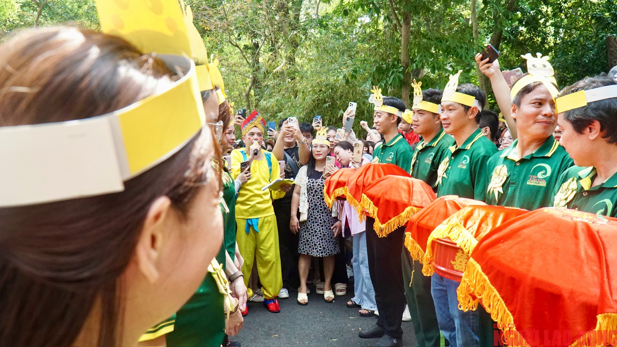 Lễ cưới lạ: Hươu cao cổ "rước d&acirc;u" tại Thảo Cầm Vi&ecirc;n S&agrave;i G&ograve;n - Ảnh 7.