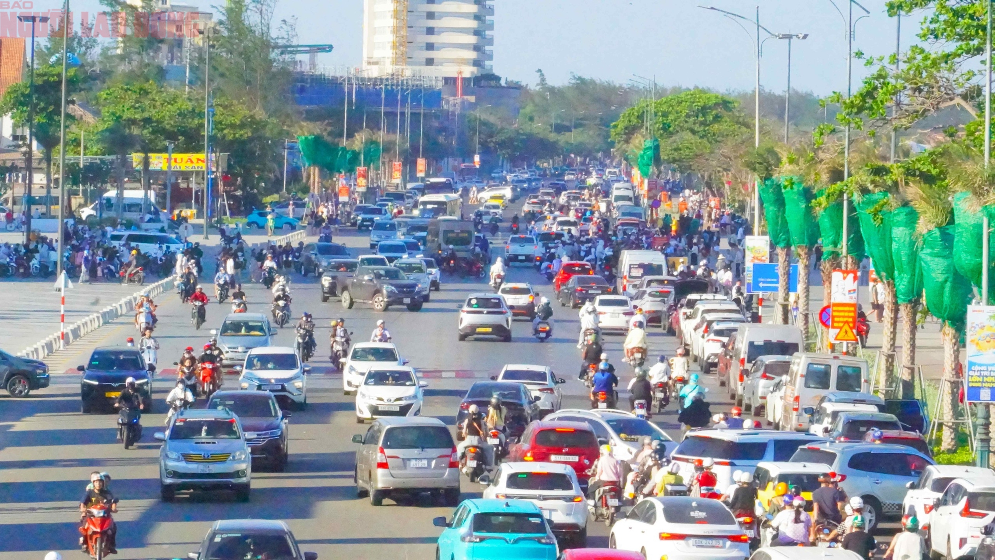 Hơn 70.000 người "phủ k&iacute;n" b&atilde;i biển Vũng T&agrave;u trong ng&agrave;y 30-4 - Ảnh 4.