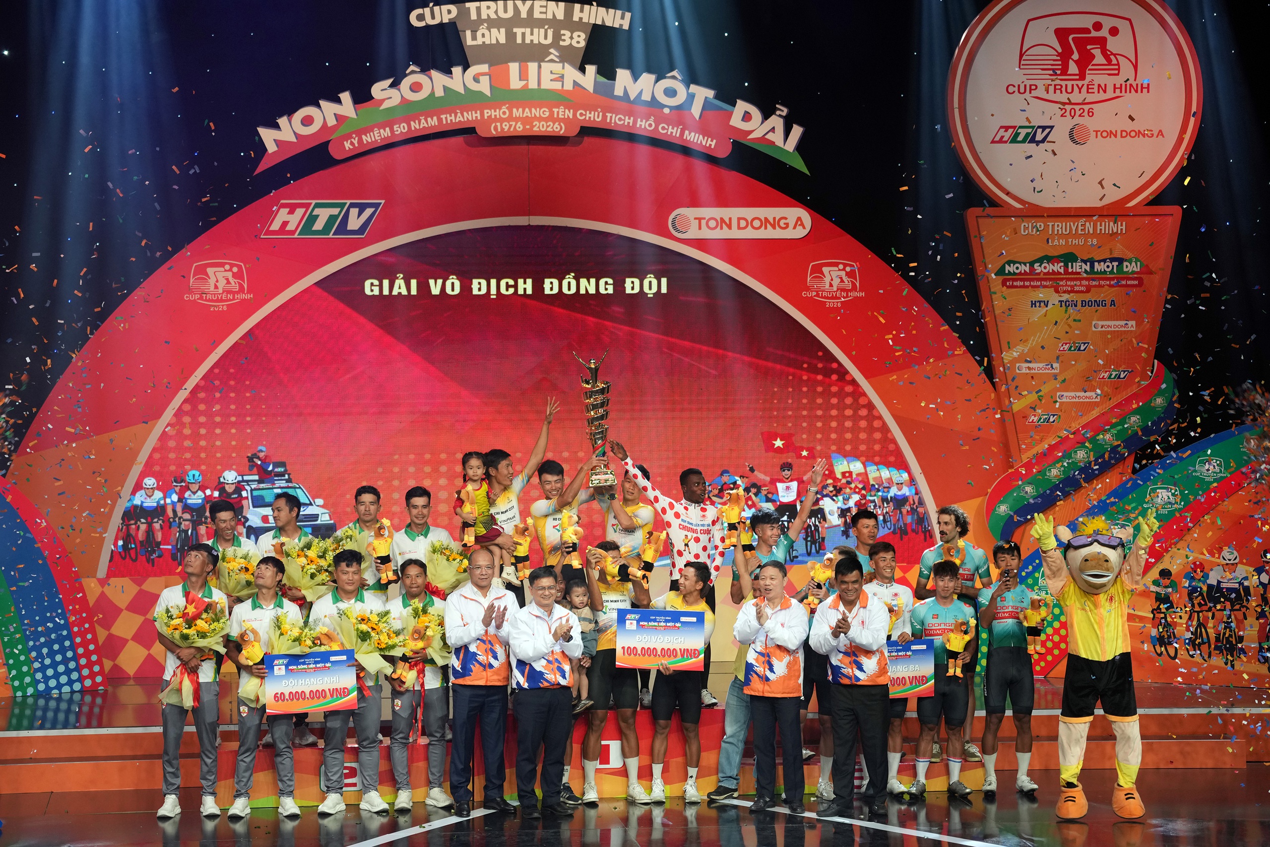 Marchuk Dzianis thắng chặng cuối, xe đạp TP HCM "ẵm" c&uacute; ăn ba   - Ảnh 9.