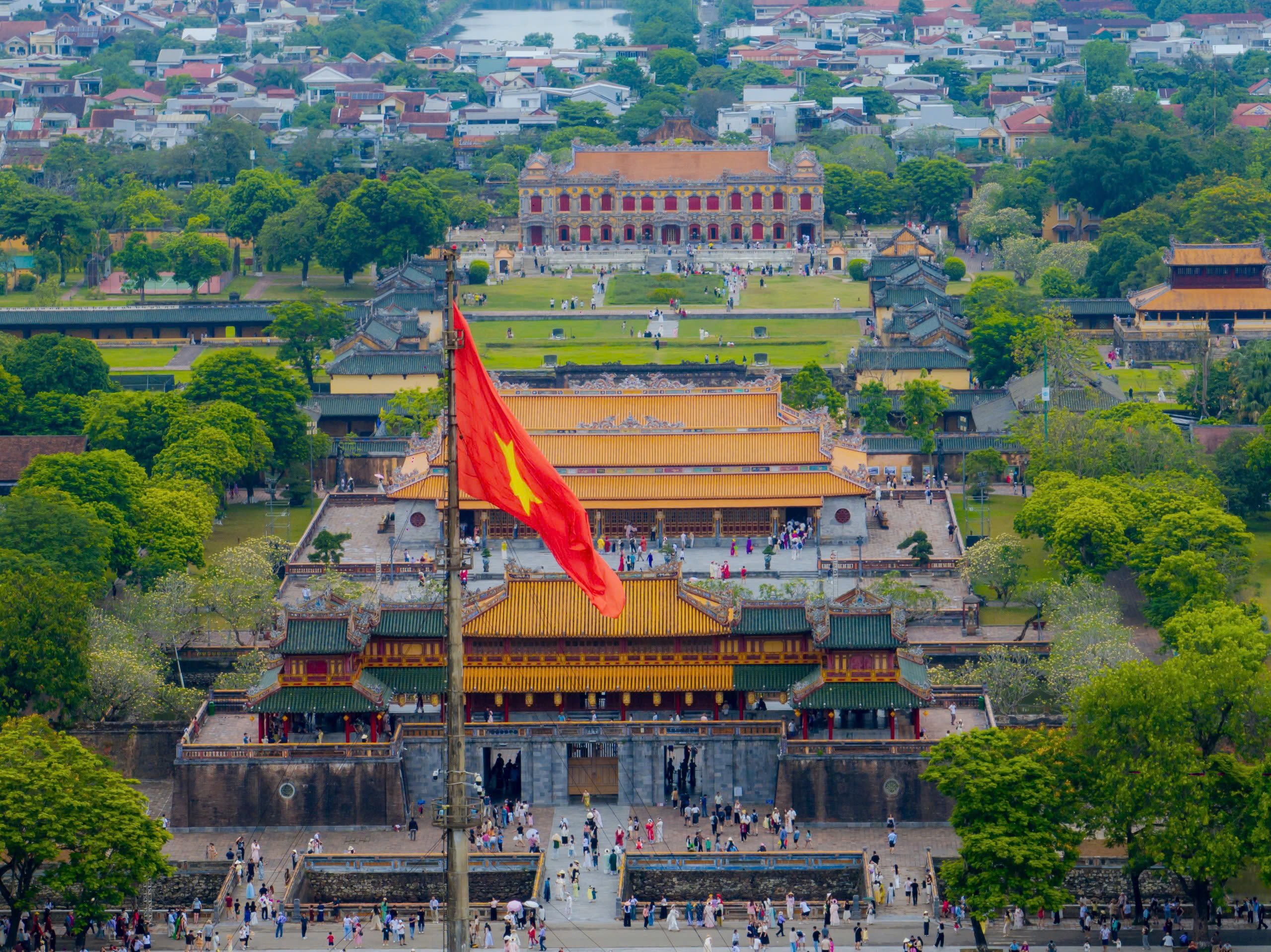 Lượng v&eacute; tham quan kỷ lục tại Quần thể di t&iacute;ch cố đ&ocirc; Huế ng&agrave;y 30 - 4 - Ảnh 8.