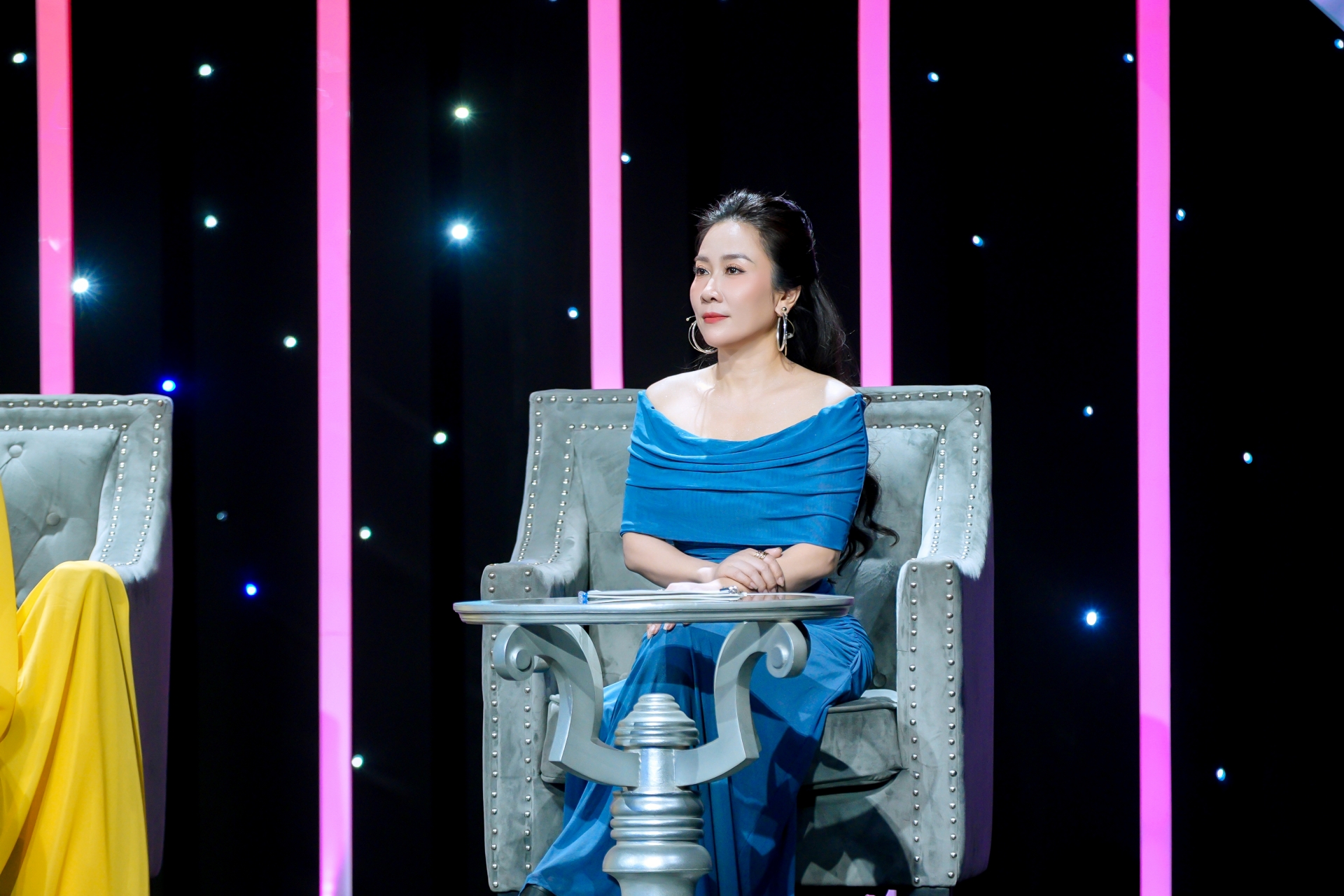 Trân Oanh – Thủy Tiên đăng quang 