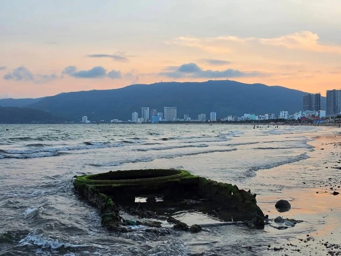 Cận cảnh trục vớt xác xe tăng vùi sâu dưới bãi biển Quy Nhơn - Ảnh 16.