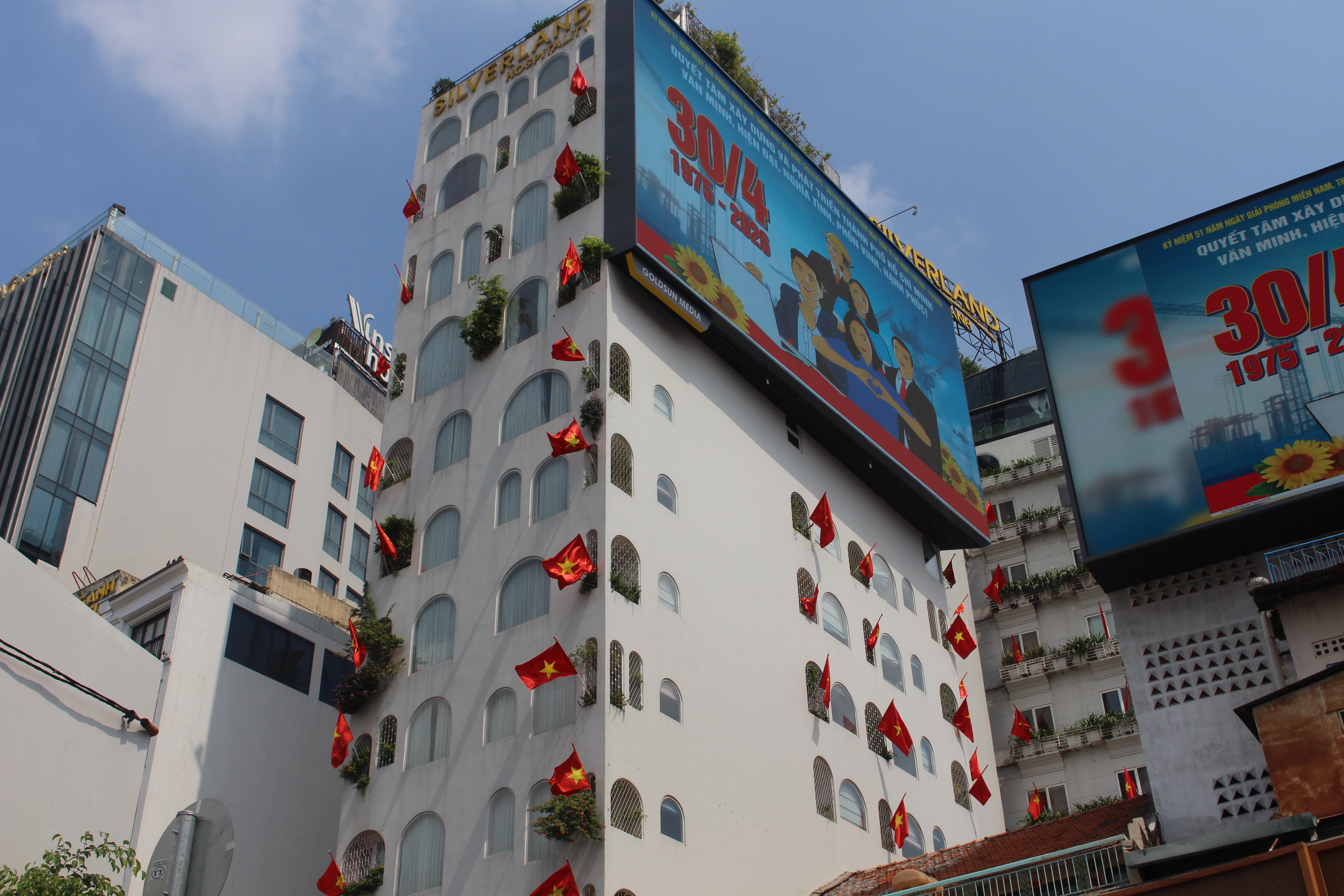 TP HCM rực rỡ sắc đỏ ngày 30-4: Nối dài mạch cảm xúc từ dấu ấn nửa thế kỷ - Ảnh 8.