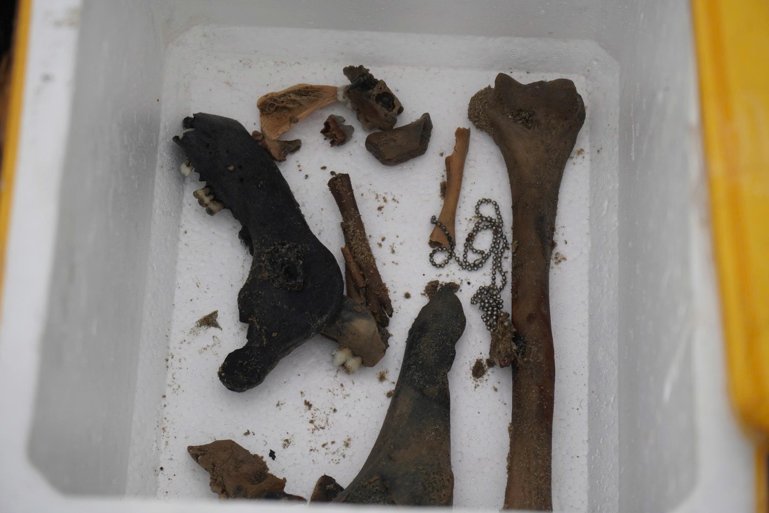 Cận cảnh trục vớt xác xe tăng vùi sâu dưới bãi biển Quy Nhơn - Ảnh 5.