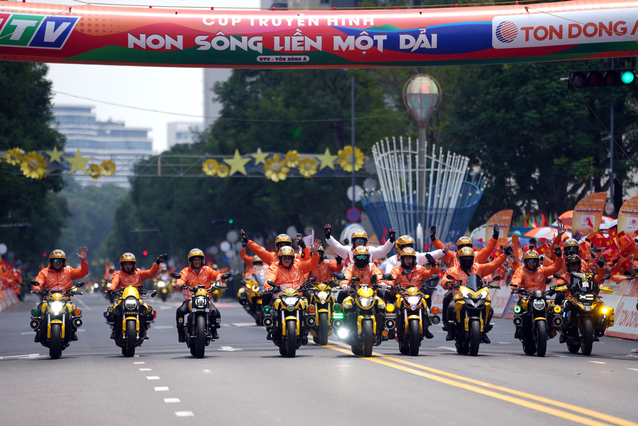 Marchuk Dzianis thắng chặng cuối, xe đạp TP HCM "ẵm" c&uacute; ăn ba   - Ảnh 3.