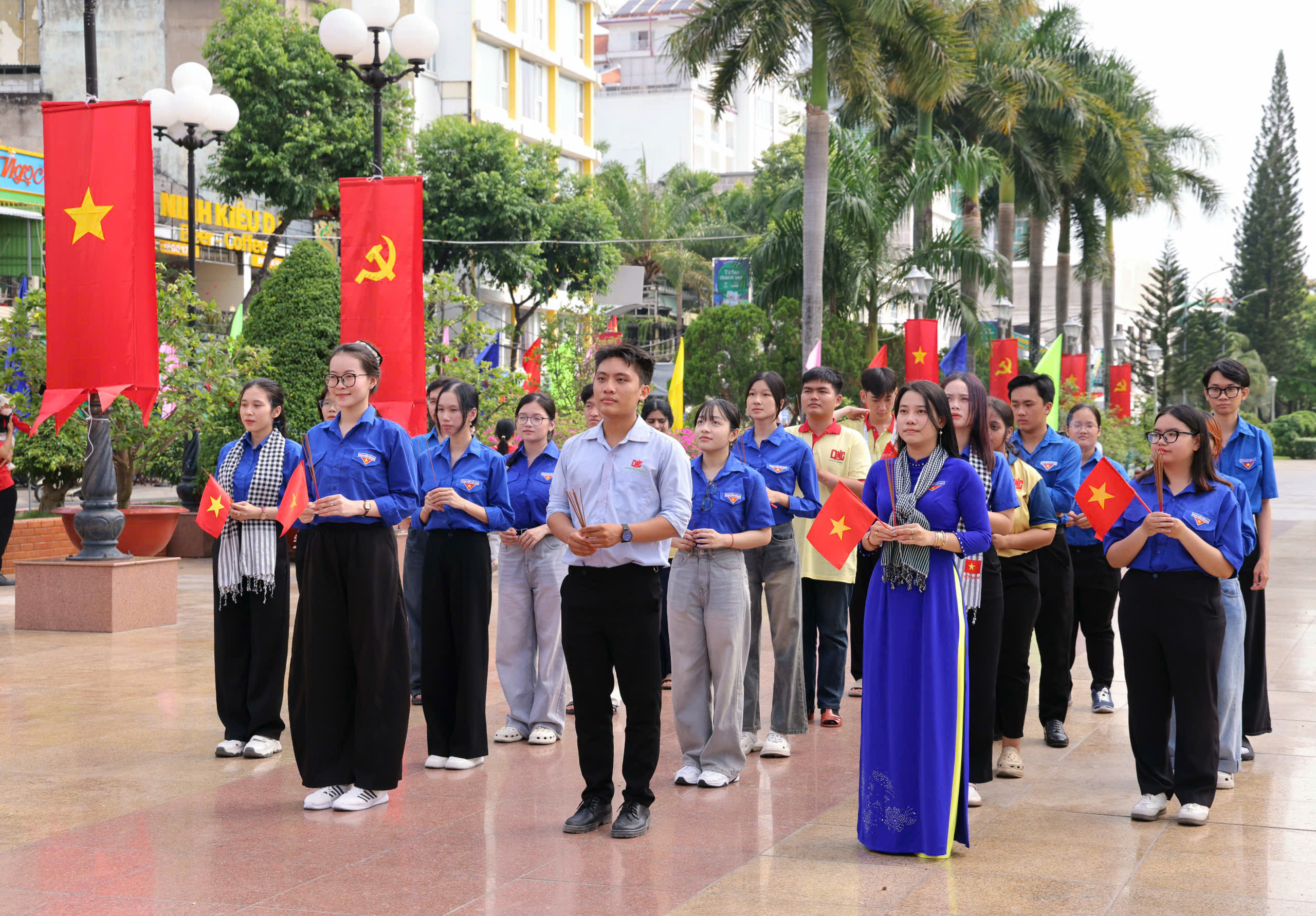 Cần Thơ rực rỡ mừng ng&agrave;y thống nhất đất nước 30 - 4 đầy tự h&agrave;o - Ảnh 6.