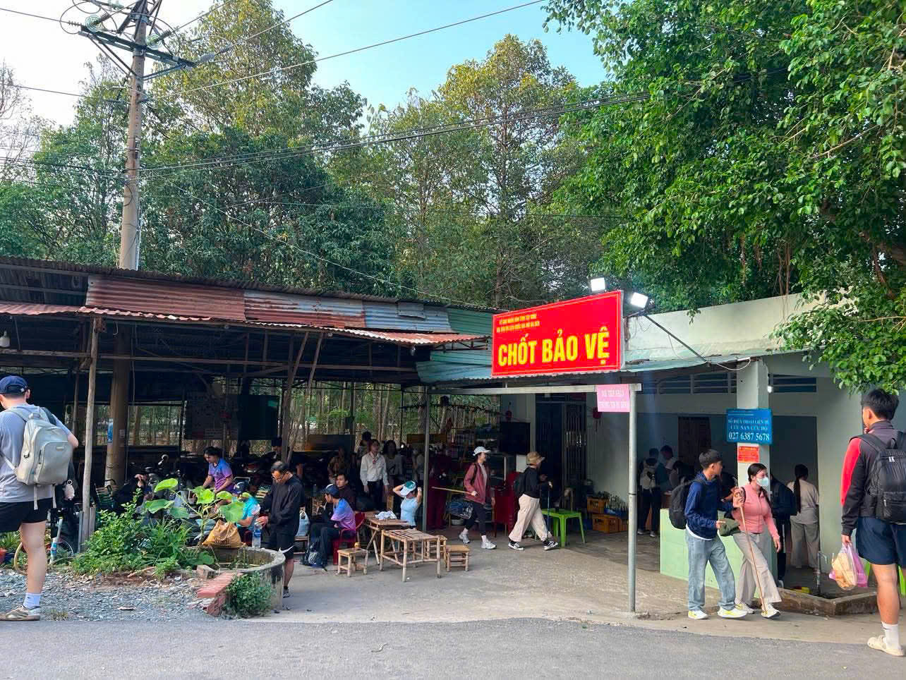 Núi Bà Đen ra thông báo quan trọng với du khách leo núi  - Ảnh 1.