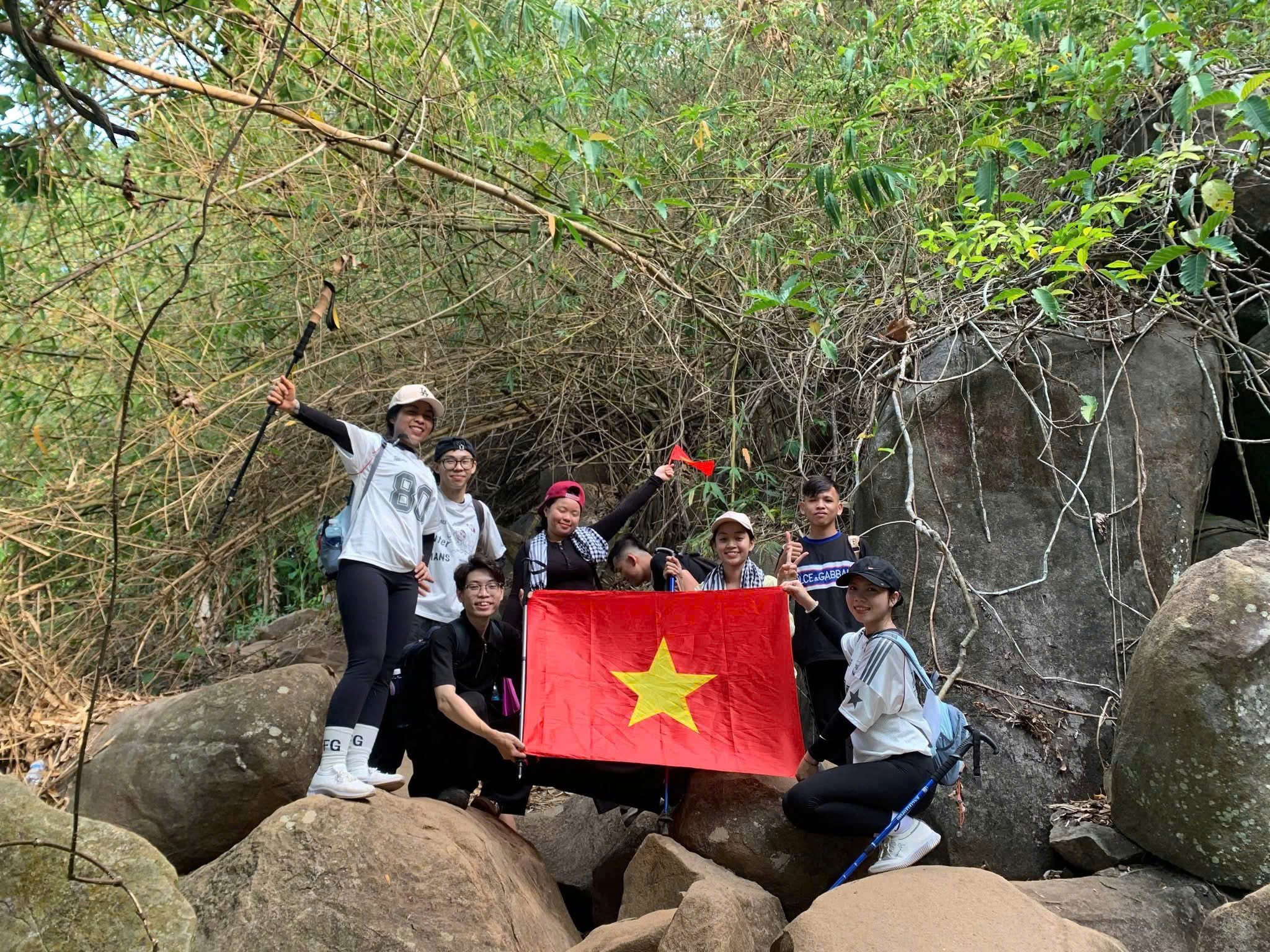 H&agrave;ng trăm người chinh phục n&uacute;i B&agrave; Đen trong ng&agrave;y 30 - 4 tại T&acirc;y Ninh - Ảnh 10.