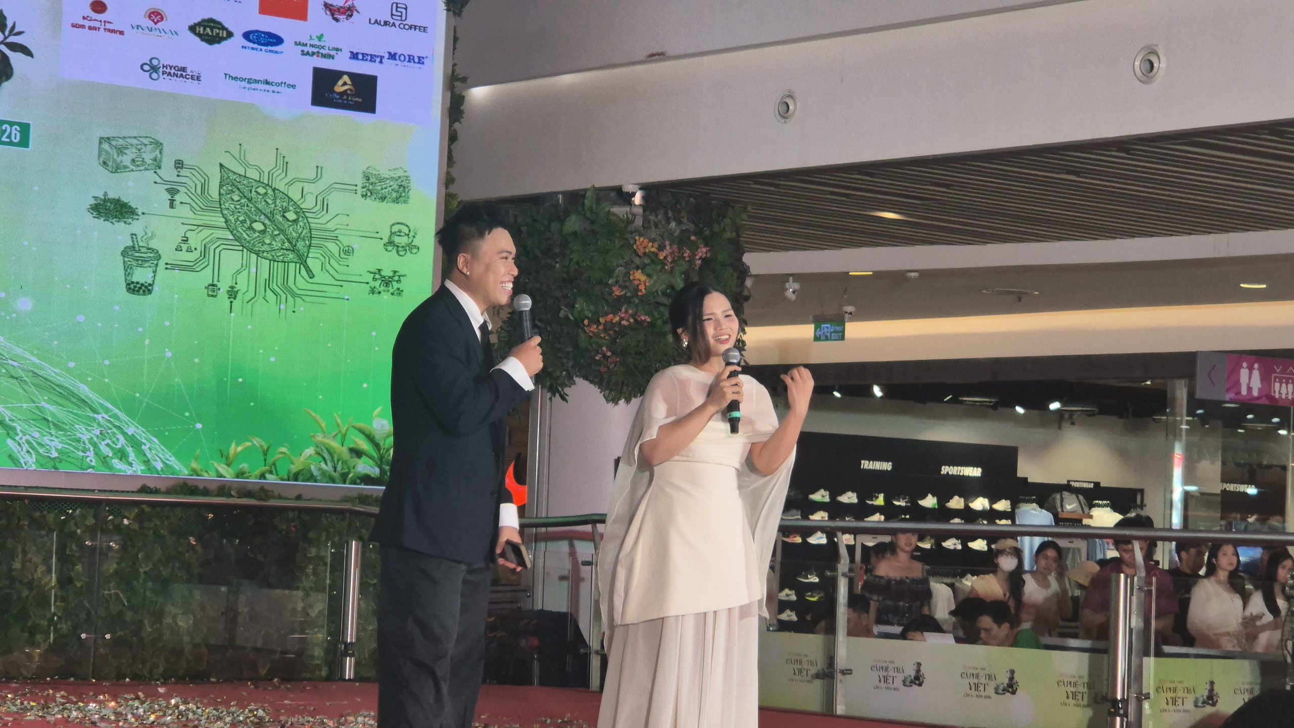 Các ca sĩ trẻ khuấy động Lễ hội "Tôn vinh cà phê - trà Việt" năm 2026 - Ảnh 1.