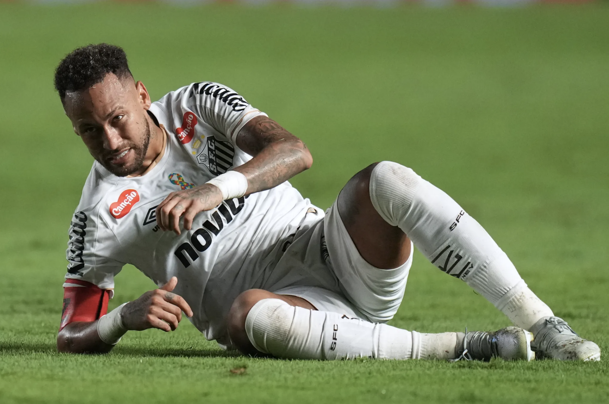 Neymar đối mặt án phạt nặng, giấc mơ World Cup lung lay - Báo Người Lao Động