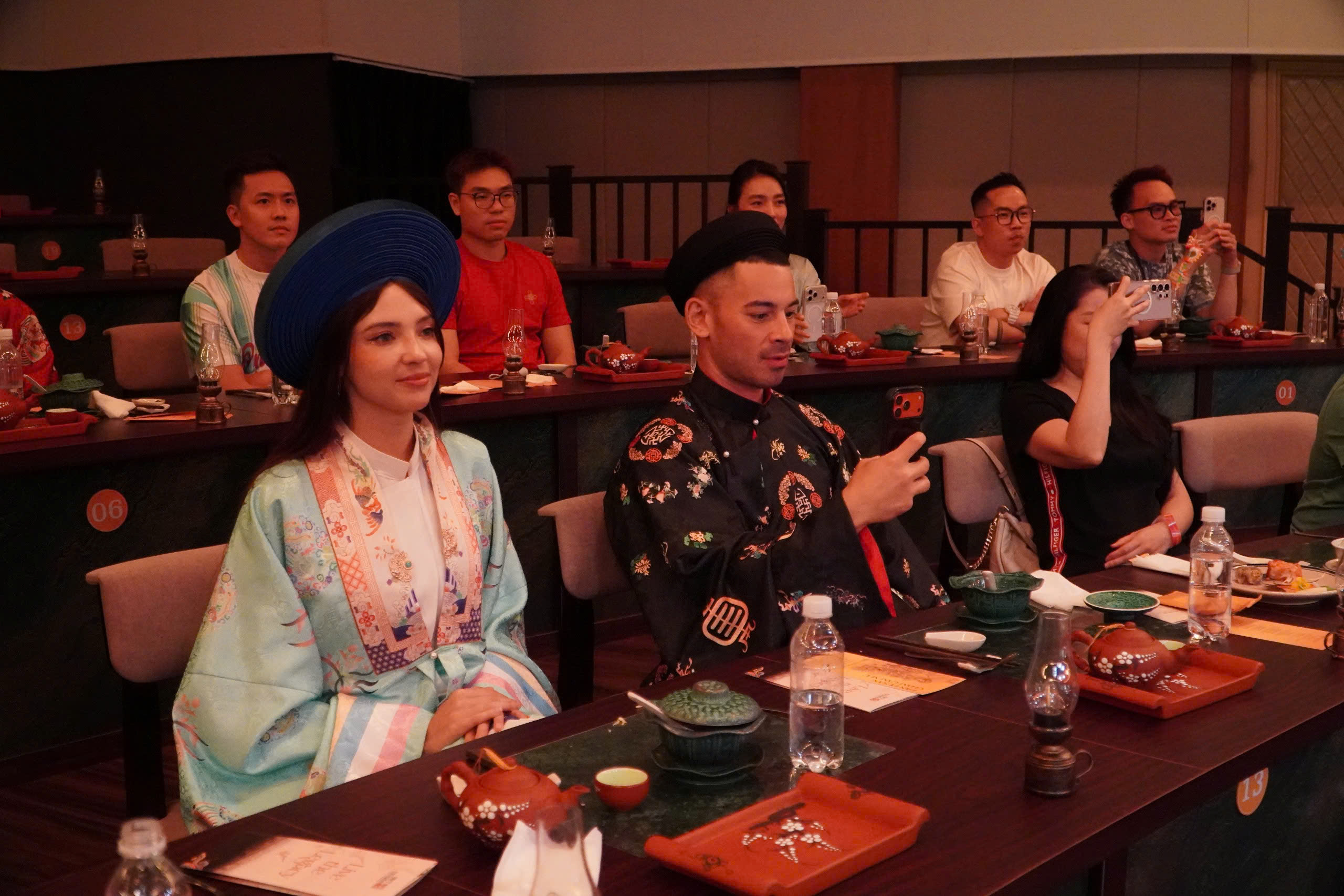 VIDEO: Show nghệ thuật, ẩm thực gần 2 triệu đồng ở trung t&acirc;m TPHCM c&oacute; g&igrave; đặc biệt? - Ảnh 11.