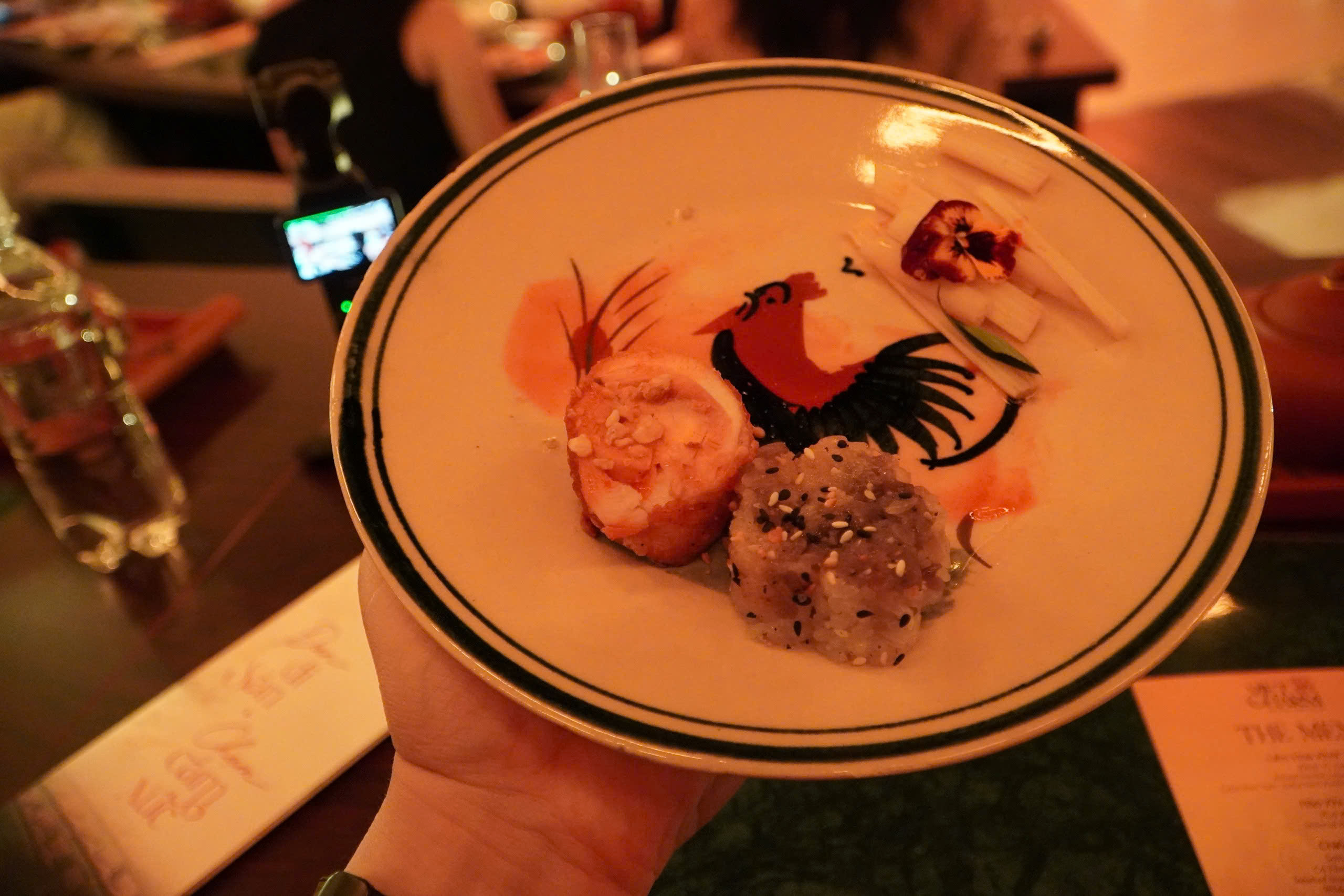 VIDEO: Show nghệ thuật, ẩm thực gần 2 triệu đồng ở trung t&acirc;m TPHCM c&oacute; g&igrave; đặc biệt? - Ảnh 14.