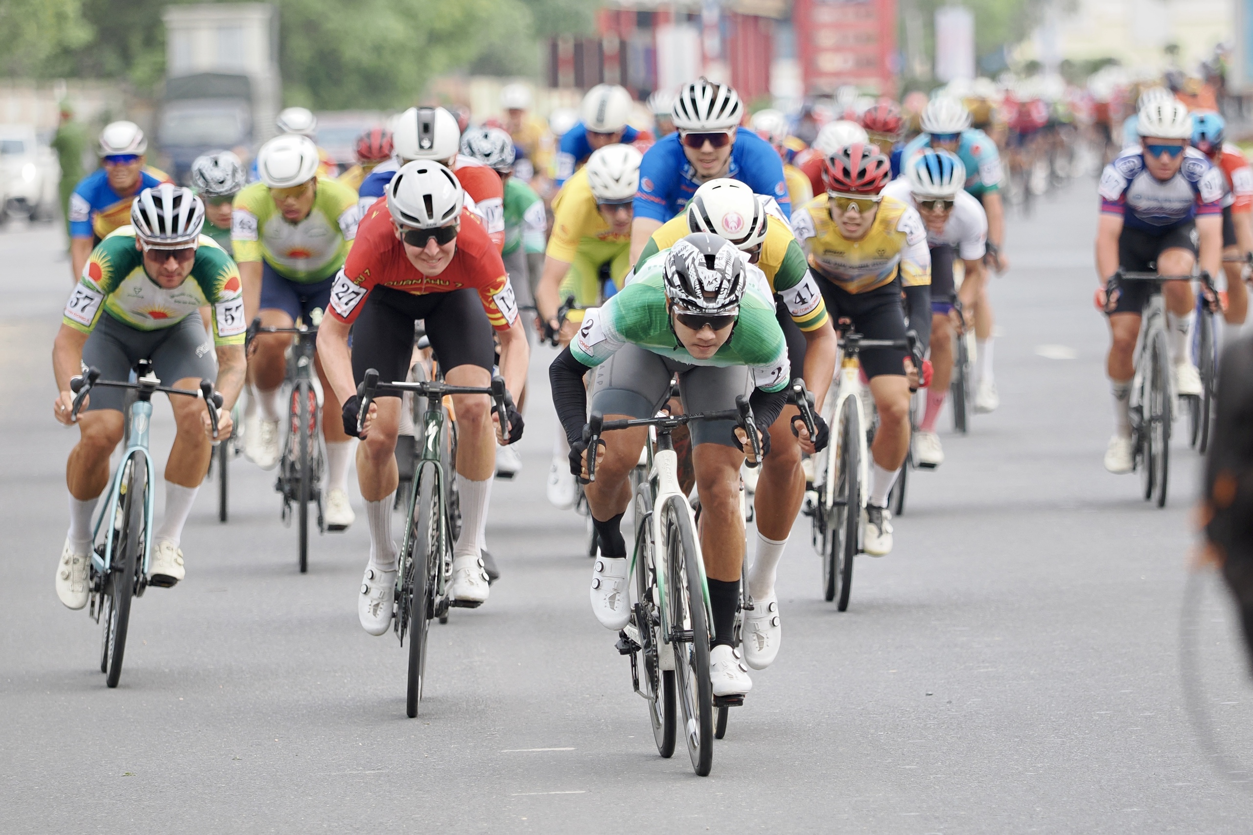 Tay đua Trần Tuấn Kiệt mang chiến thắng về cho C&ocirc;ng An TP HCM ở chặng 2 C&uacute;p truyền h&igrave;nh TP HCM - Ảnh 6.