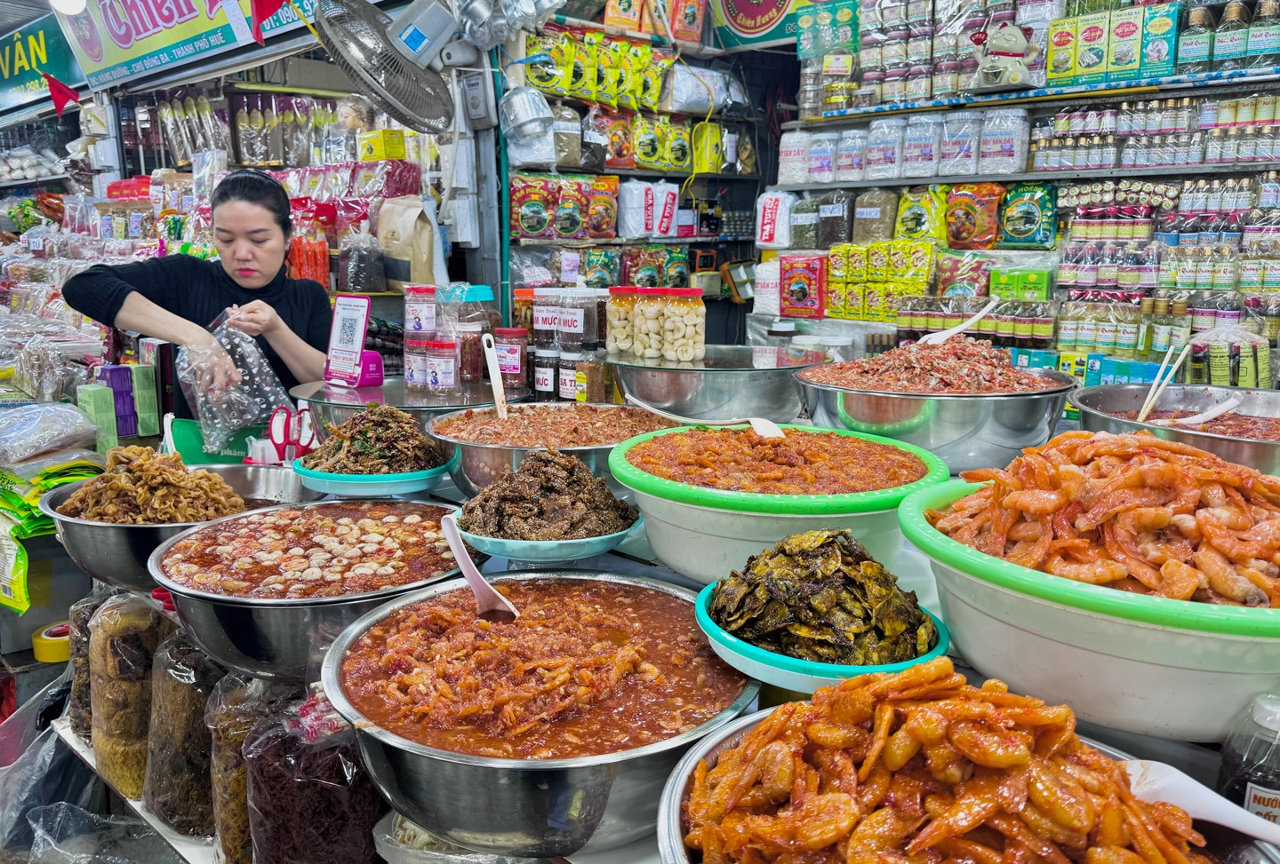 4 M&oacute;n b&aacute;nh đặc sản Huế gi&aacute; rẻ , kh&aacute;ch ăn chục chiếc chưa ch&aacute;n - Ảnh 6.