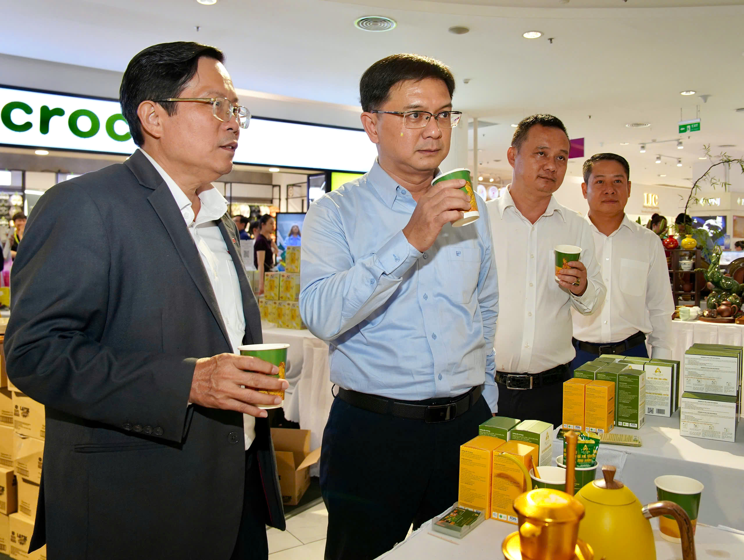 - Ảnh 5. - Ảnh 5.