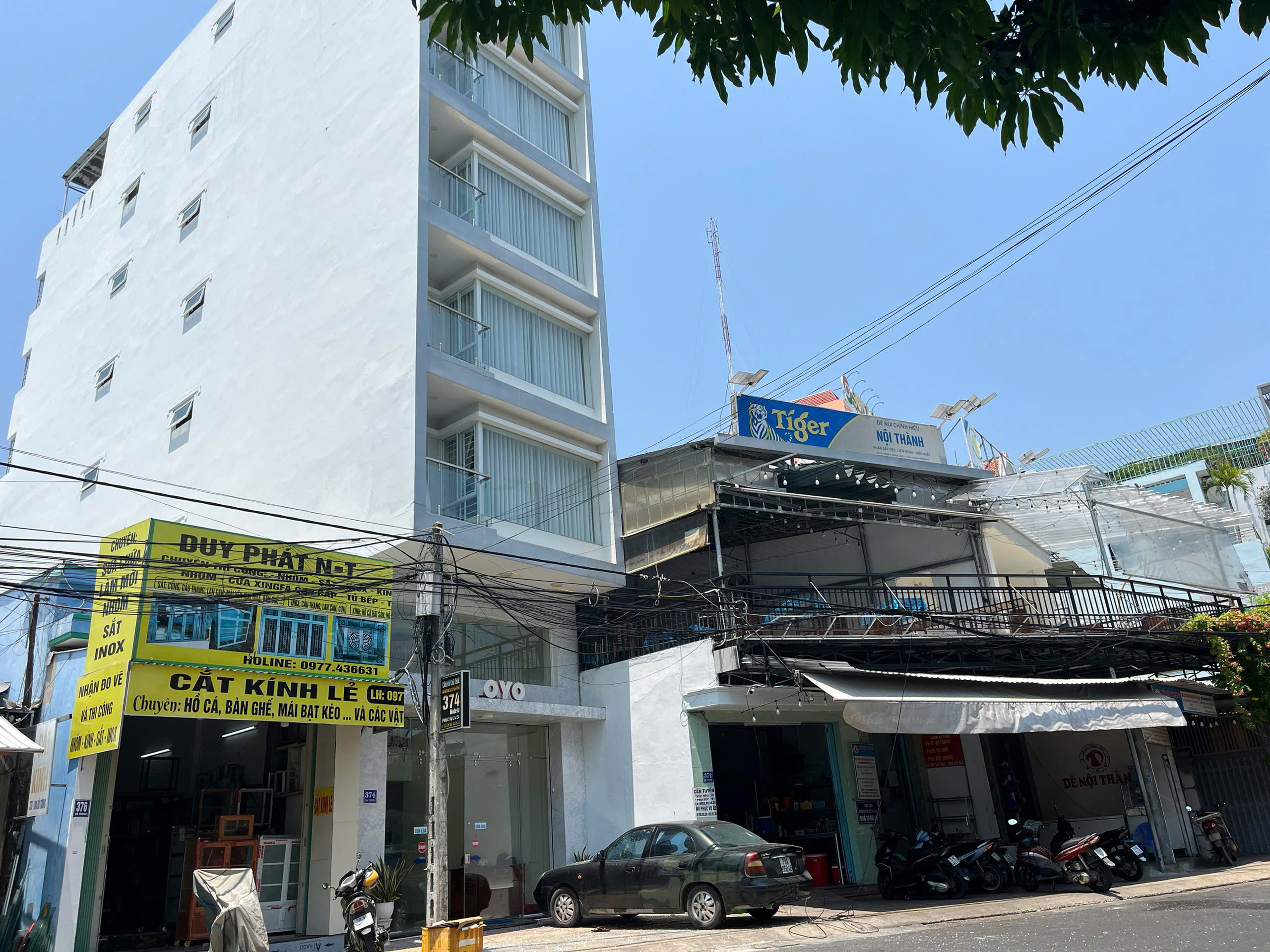 Nam thanh niên Nha Trang thoát chết kỳ diệu khi rơi từ tầng 7 xuống đất - Ảnh 1.