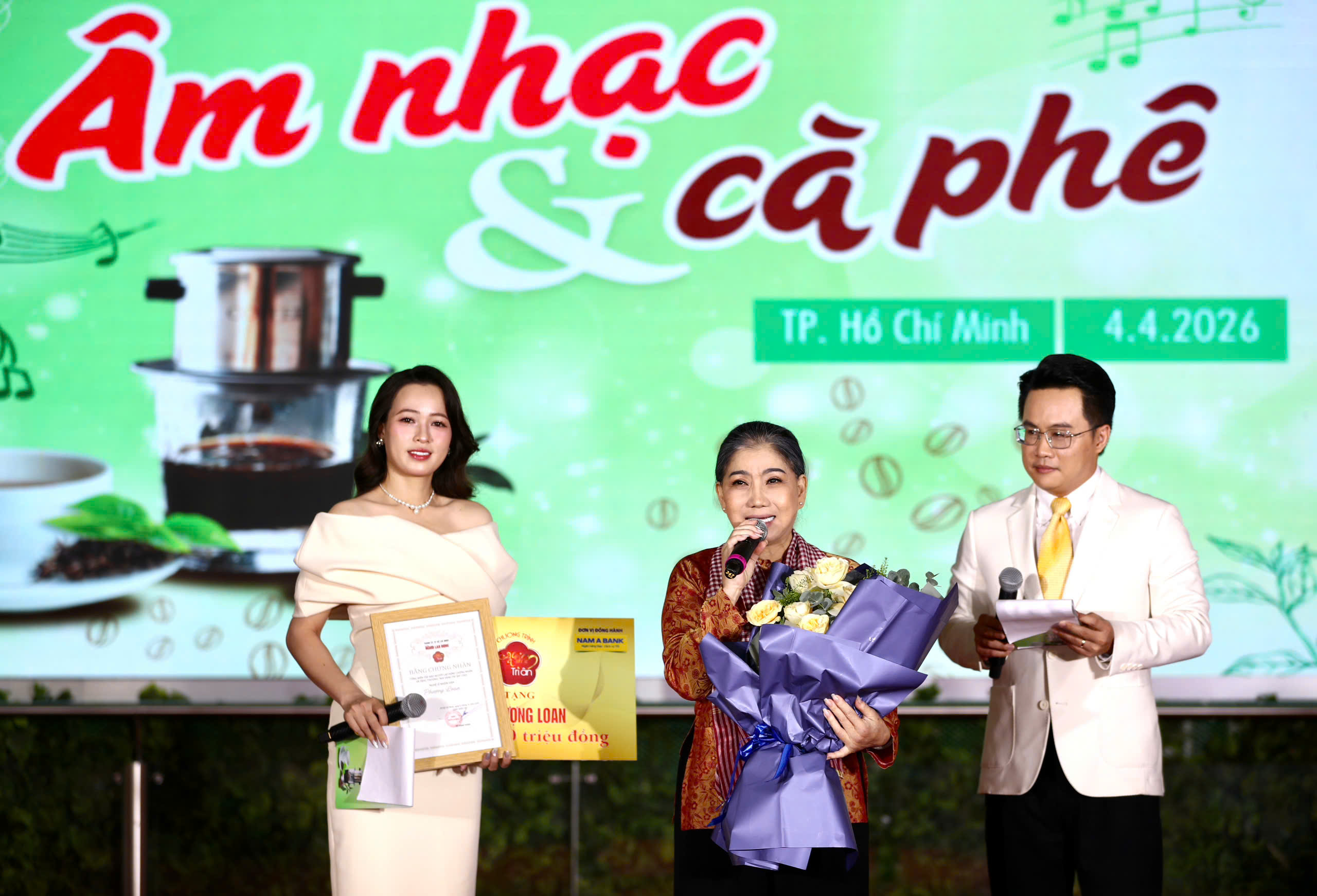 Trao tặng “Mai vàng tri ân” cho NSND Phượng Loan và nhạc sĩ Nguyễn Cường - Ảnh 2.