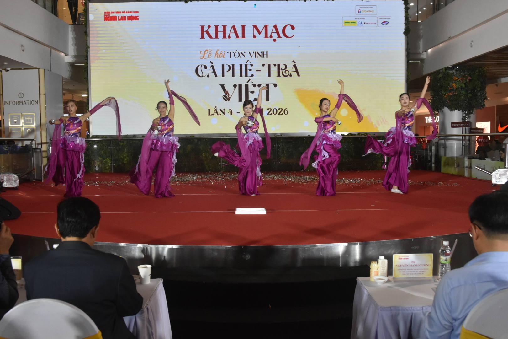 Các ca sĩ trẻ khuấy động Lễ hội "Tôn vinh cà phê - trà Việt" năm 2026 - Ảnh 7.