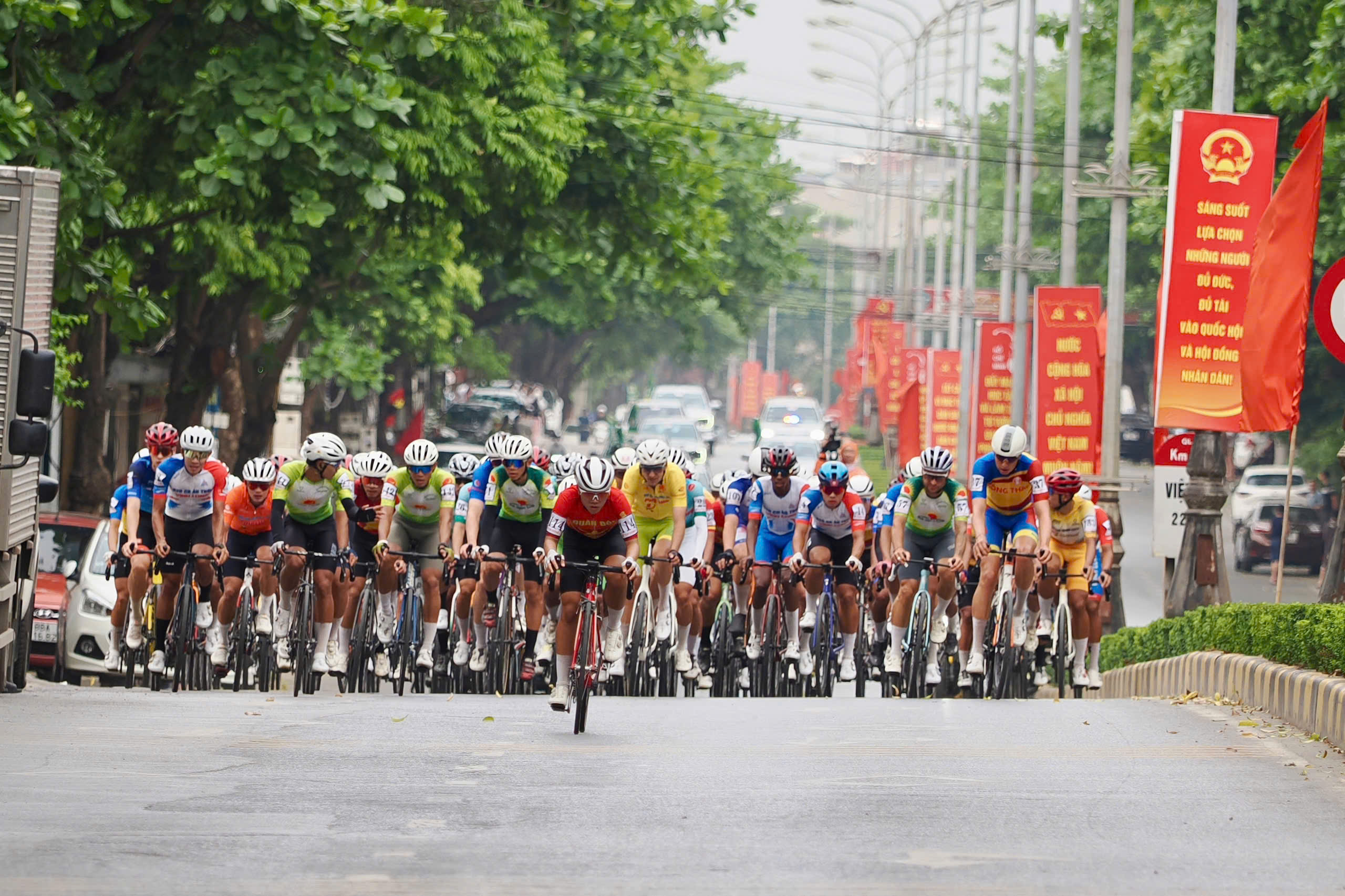 Tay đua Trần Tuấn Kiệt mang chiến thắng về cho C&ocirc;ng An TP HCM ở chặng 2 C&uacute;p truyền h&igrave;nh TP HCM - Ảnh 3.