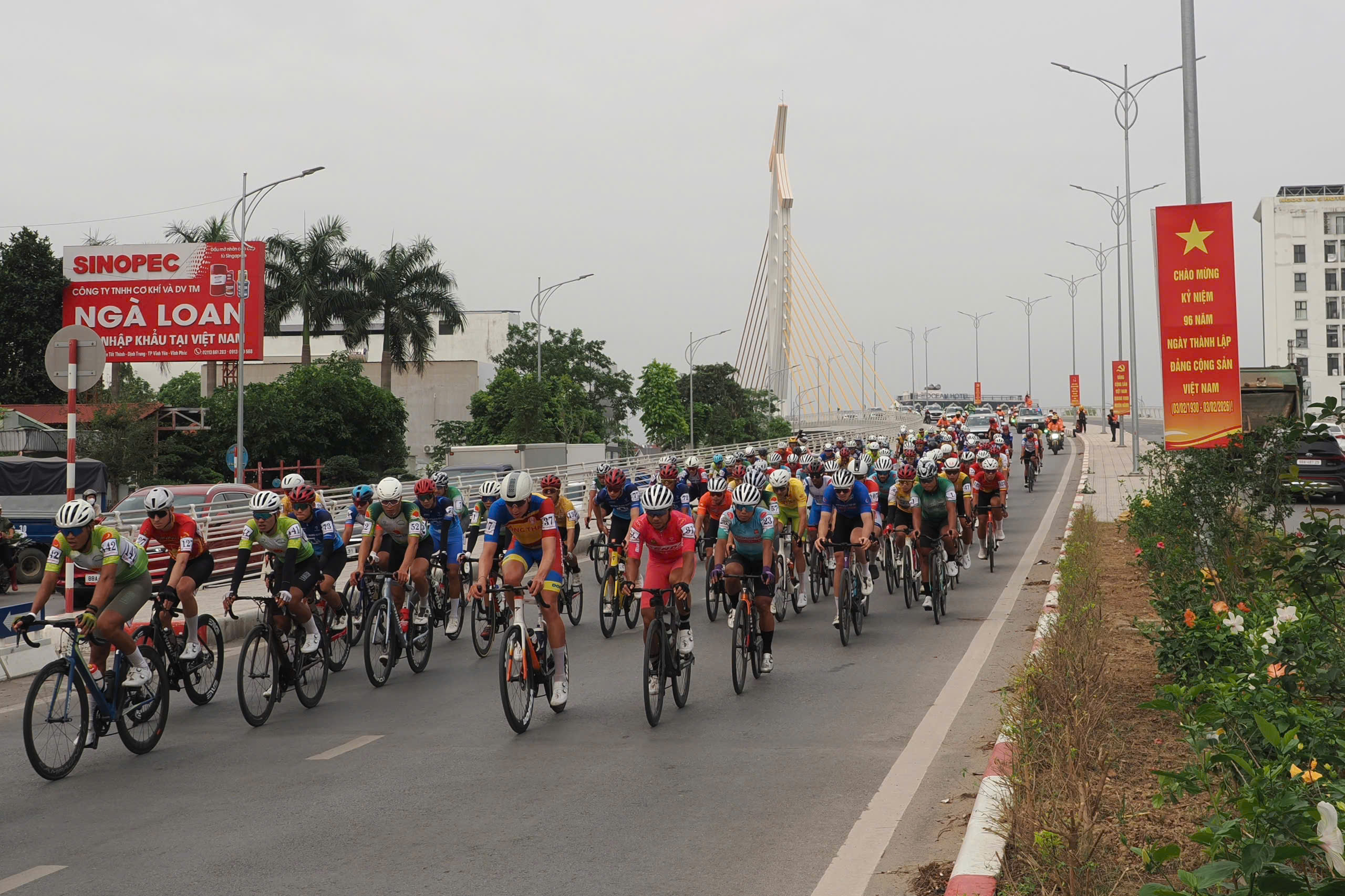 Tay đua Trần Tuấn Kiệt mang chiến thắng về cho C&ocirc;ng An TP HCM ở chặng 2 C&uacute;p truyền h&igrave;nh TP HCM - Ảnh 1.