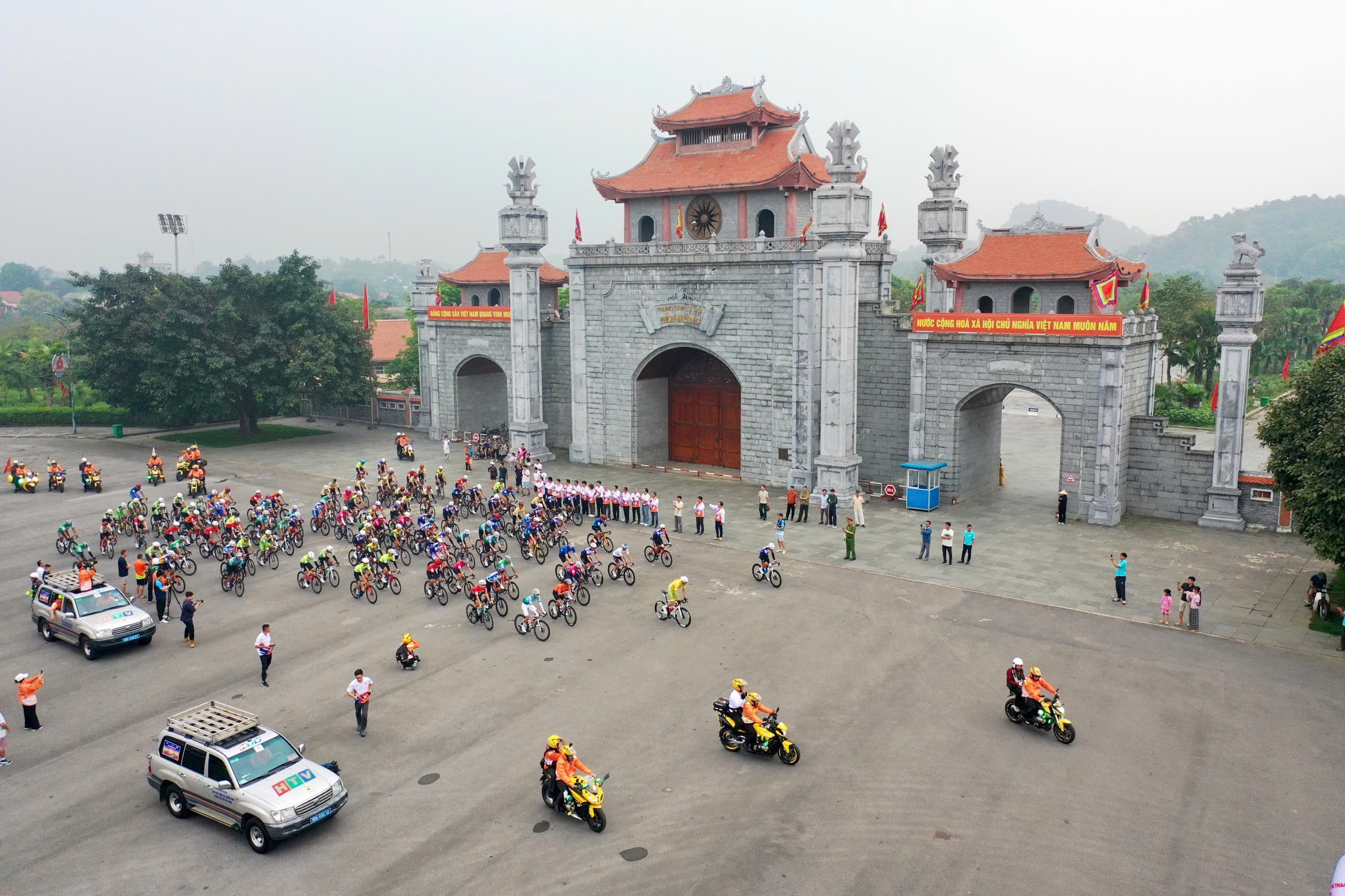 Tay đua Trần Tuấn Kiệt mang chiến thắng về cho C&ocirc;ng An TP HCM ở chặng 2 C&uacute;p truyền h&igrave;nh TP HCM - Ảnh 4.