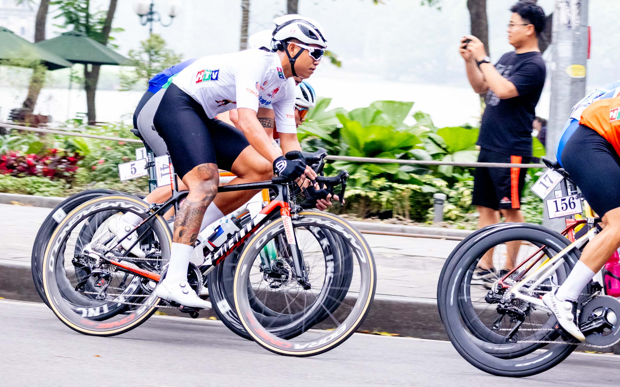 Cúp xe đạp truyền hình TP HCM 2026: Áo vàng, Áo xanh cùng đổi chủ sau chặng đua kịch tính - Ảnh 1.