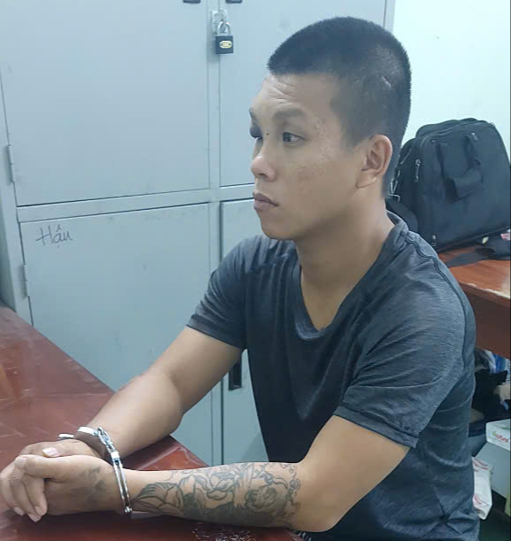 Bắt khẩn cấp thanh ni&ecirc;n đ&aacute;nh người can ngăn sau va chạm giao th&ocirc;ng tại TP . HCM - Ảnh 1.